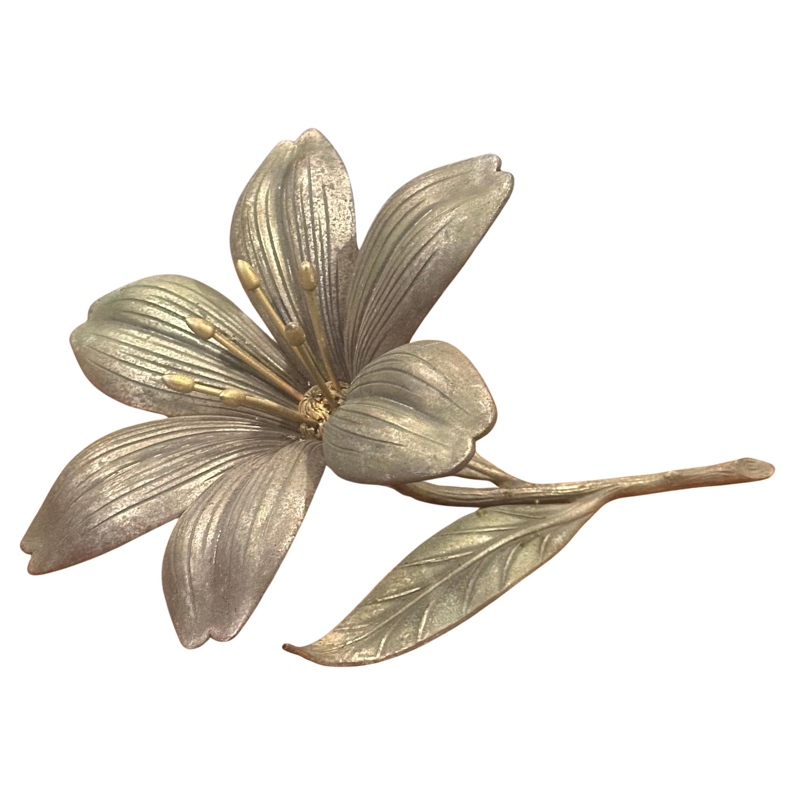 Posacenere a petali rimovibili in ottone vintage Hollywood Regency Lotus Flower di S. Agudo in vendita 9