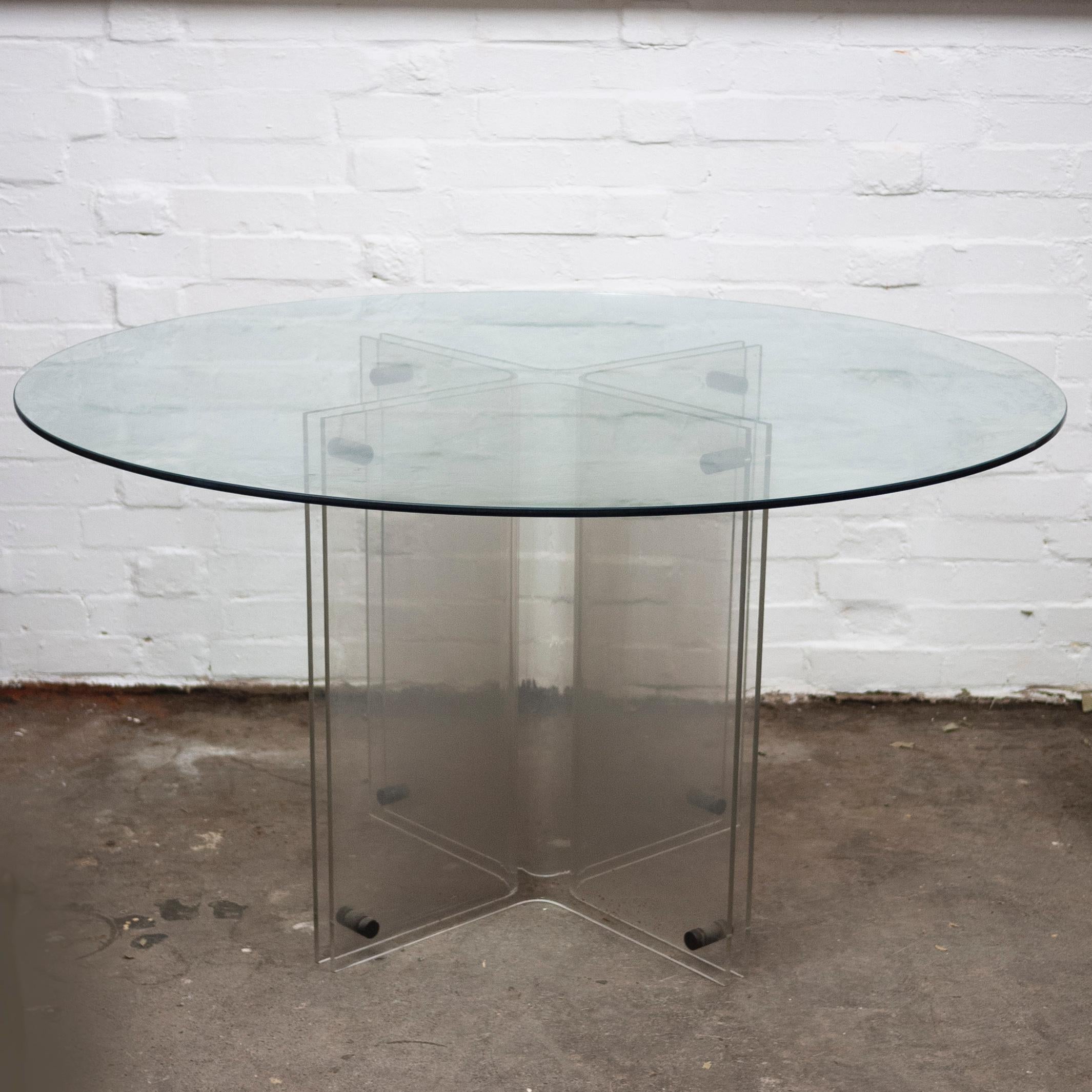 Vintage Hollywood Regency Lucite and Glass Round Dining Table, 1980s In Good Condition For Sale In Chesham, GB