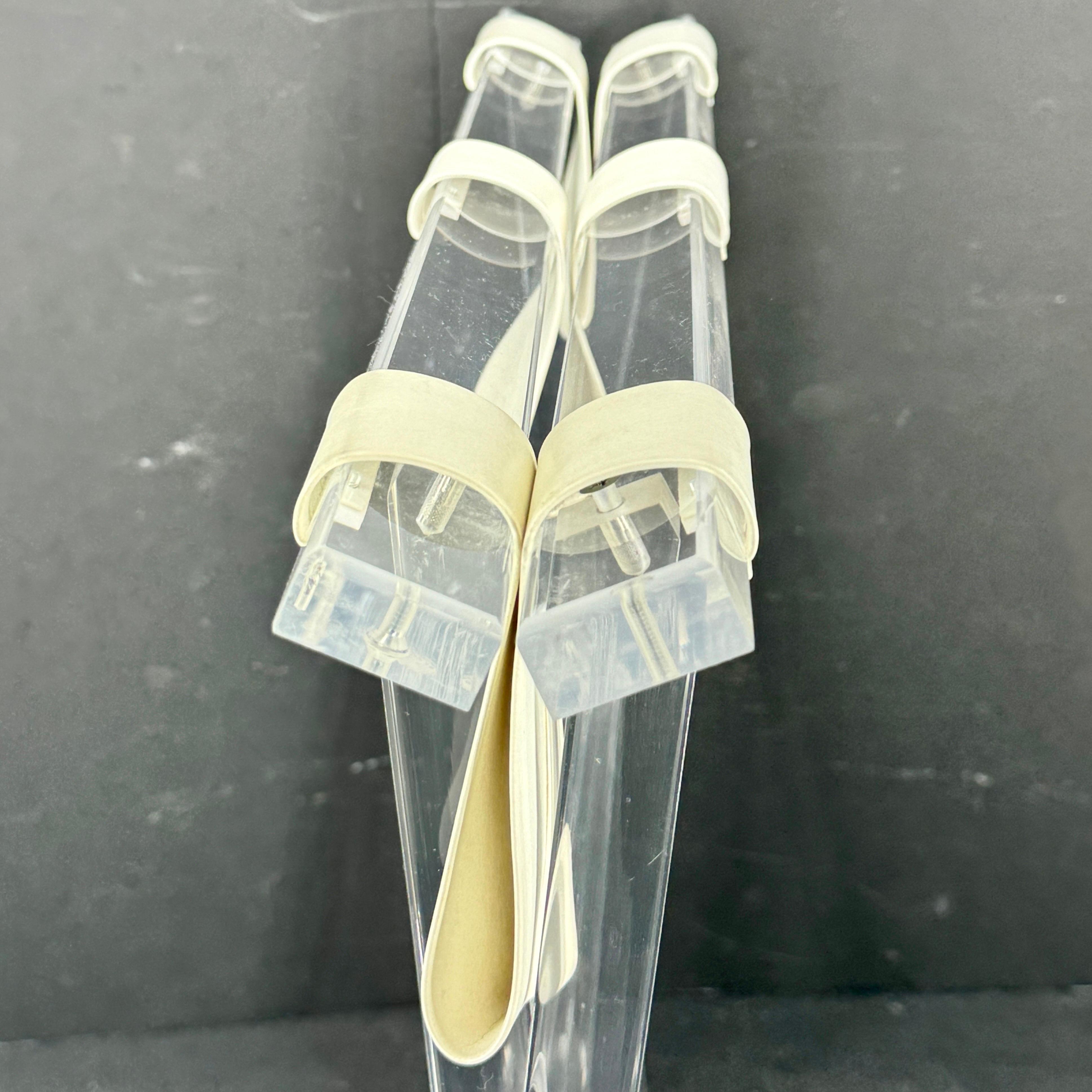 Hollywood Regency Lucite-Tablett-Tablett-Tisch oder Gepäckablage-Regency-Tisch (20. Jahrhundert) im Angebot