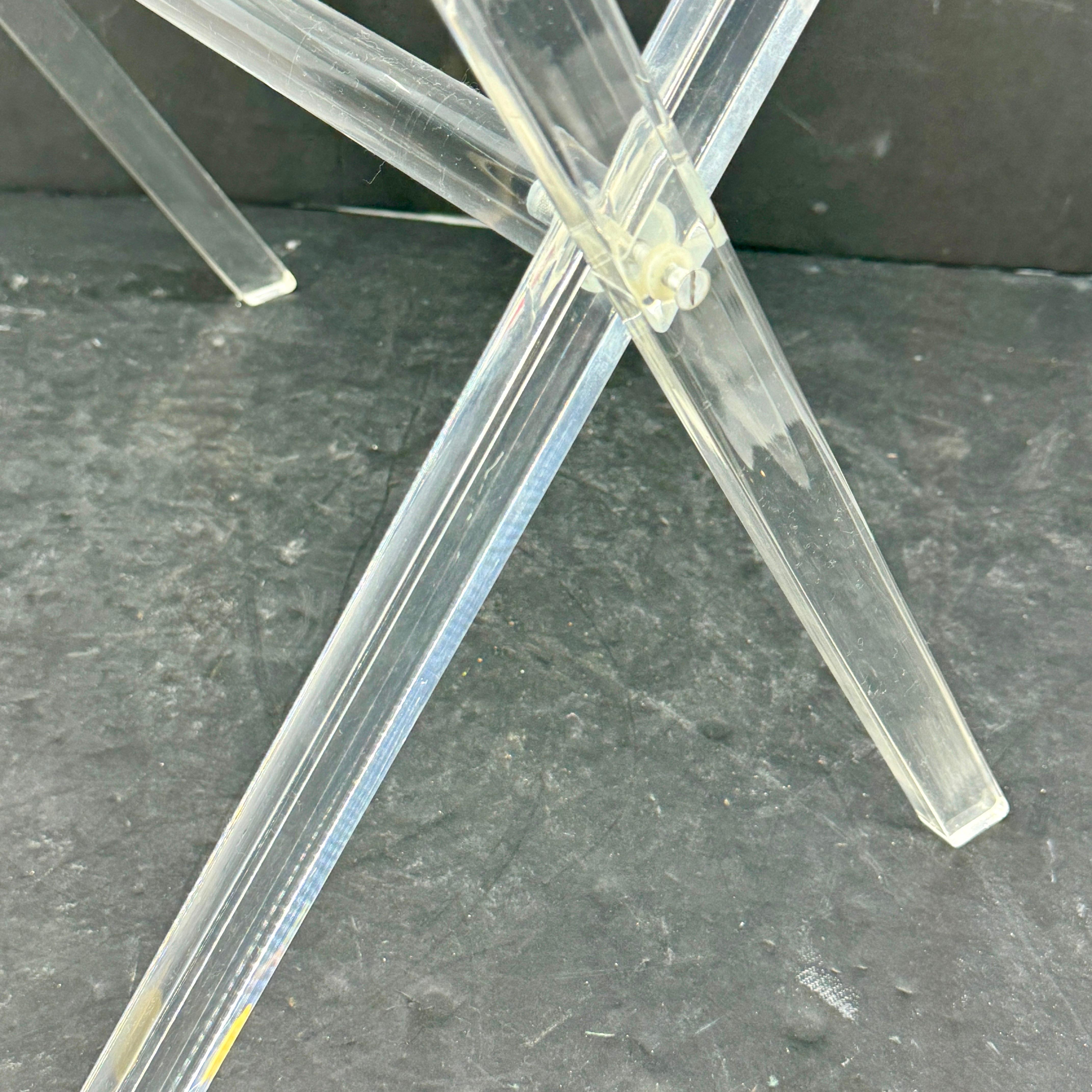 Hollywood Regency Lucite-Tablett-Tablett-Tisch oder Gepäckablage-Regency-Tisch im Angebot 2