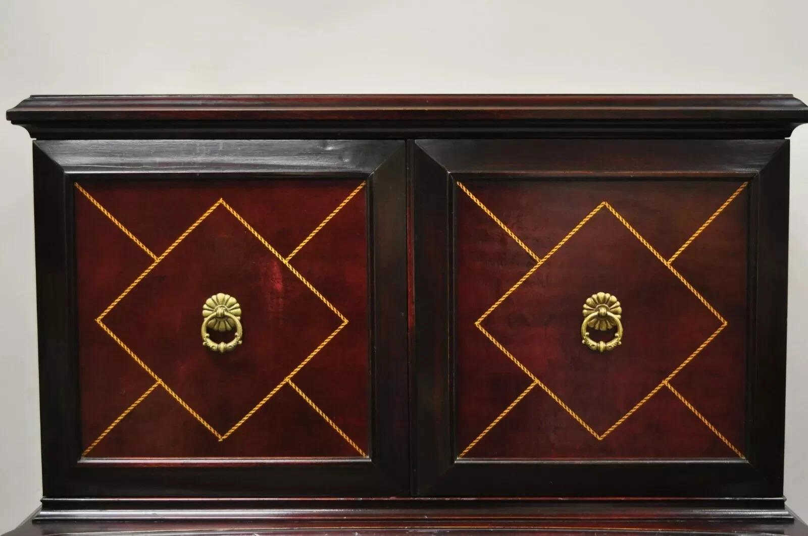 Inconnu Vintage Hollywood Regency Acajou Porte en Cuir Grande Commode sur Commode en vente