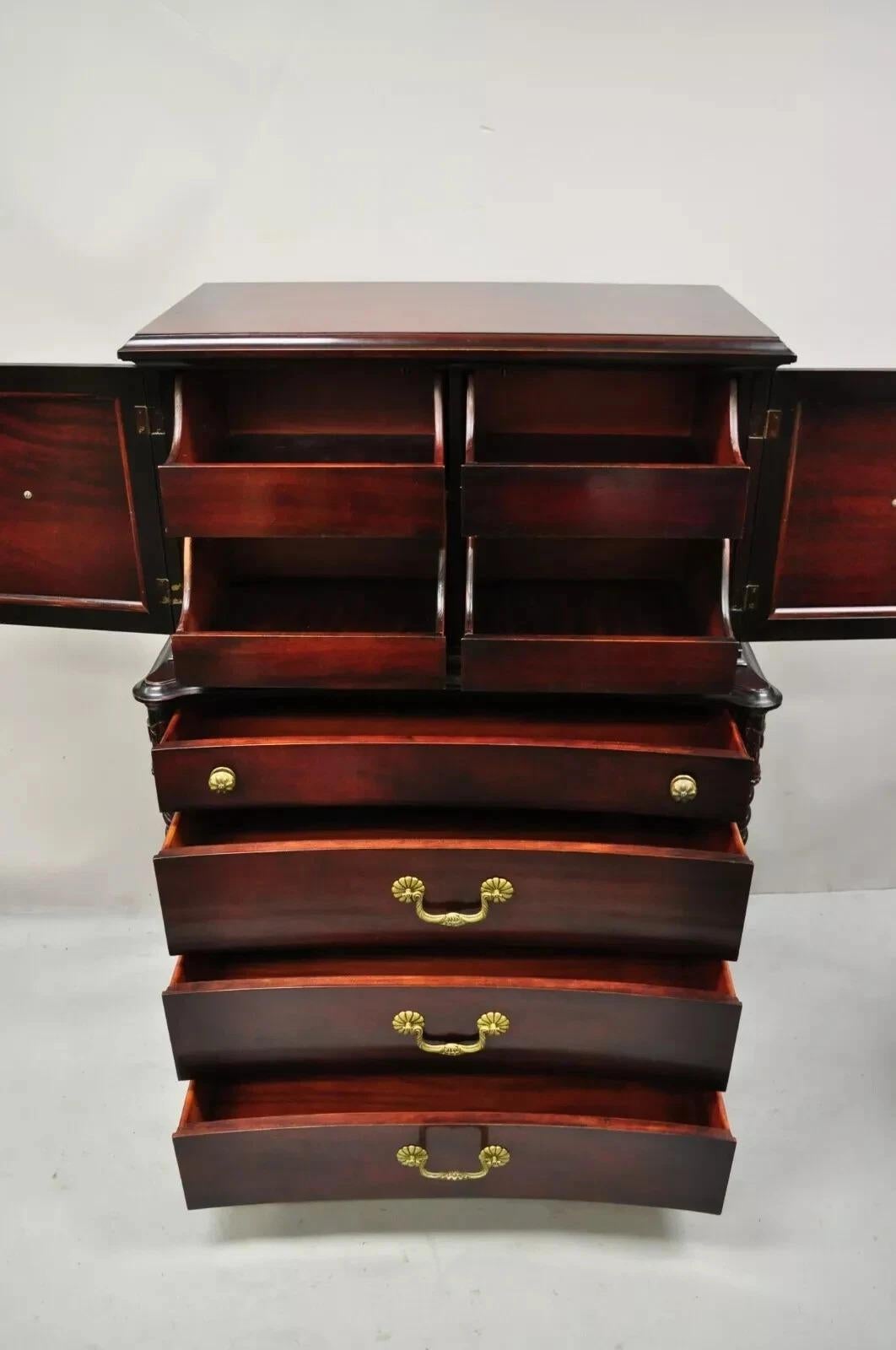 20ième siècle Vintage Hollywood Regency Acajou Porte en Cuir Grande Commode sur Commode en vente
