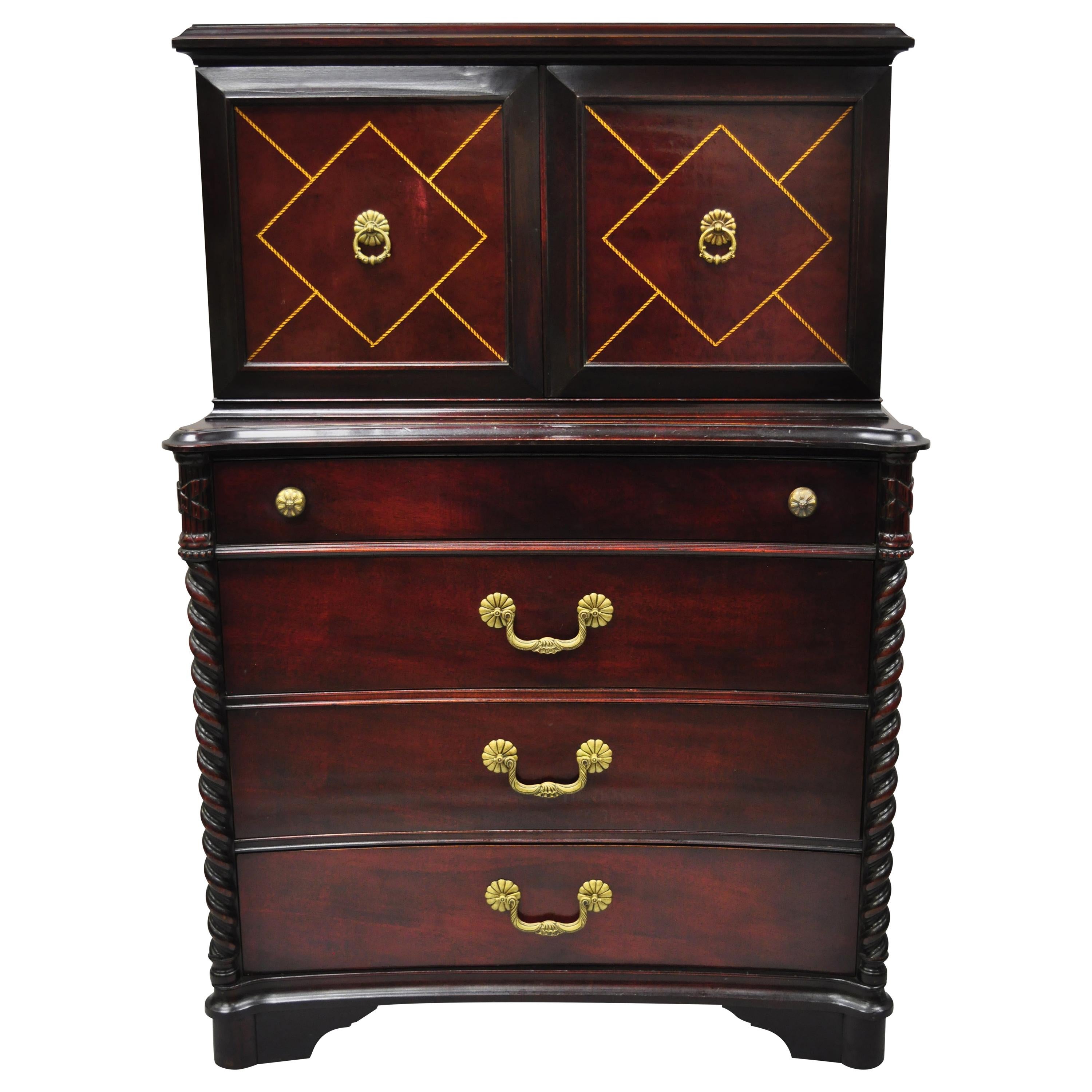 Commode haute sur coffre vintage en acajou avec porte en cuir Hollywood Regency