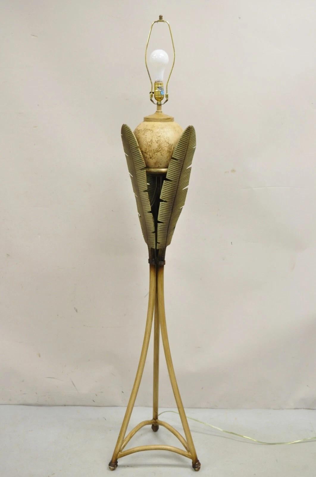 Lámpara de pie Vintage Hollywood Regency Metal Bambú Hoja de Palma Tropical en venta 6