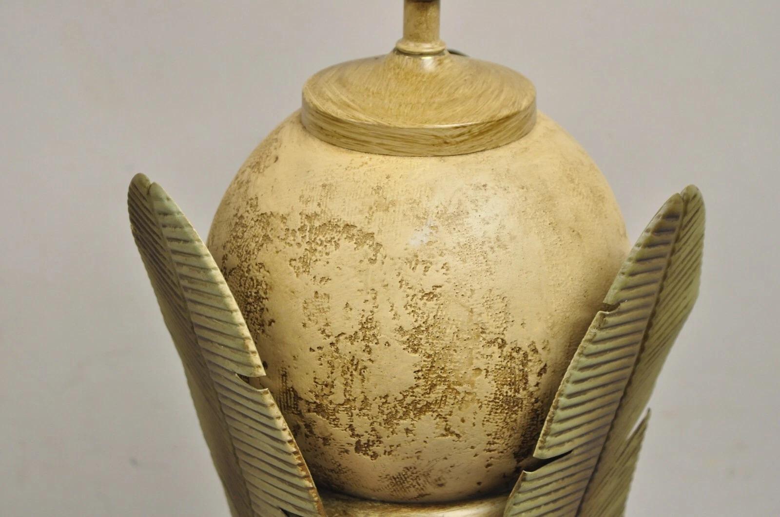 Lámpara de pie Vintage Hollywood Regency Metal Bambú Hoja de Palma Tropical Desconocido en venta
