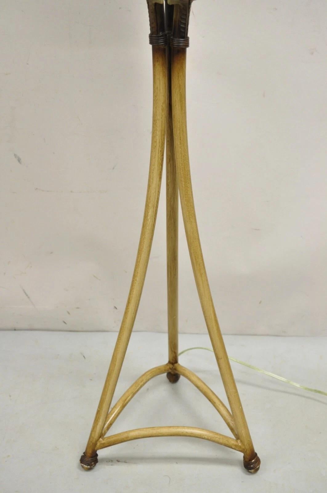 Lámpara de pie Vintage Hollywood Regency Metal Bambú Hoja de Palma Tropical siglo XX en venta