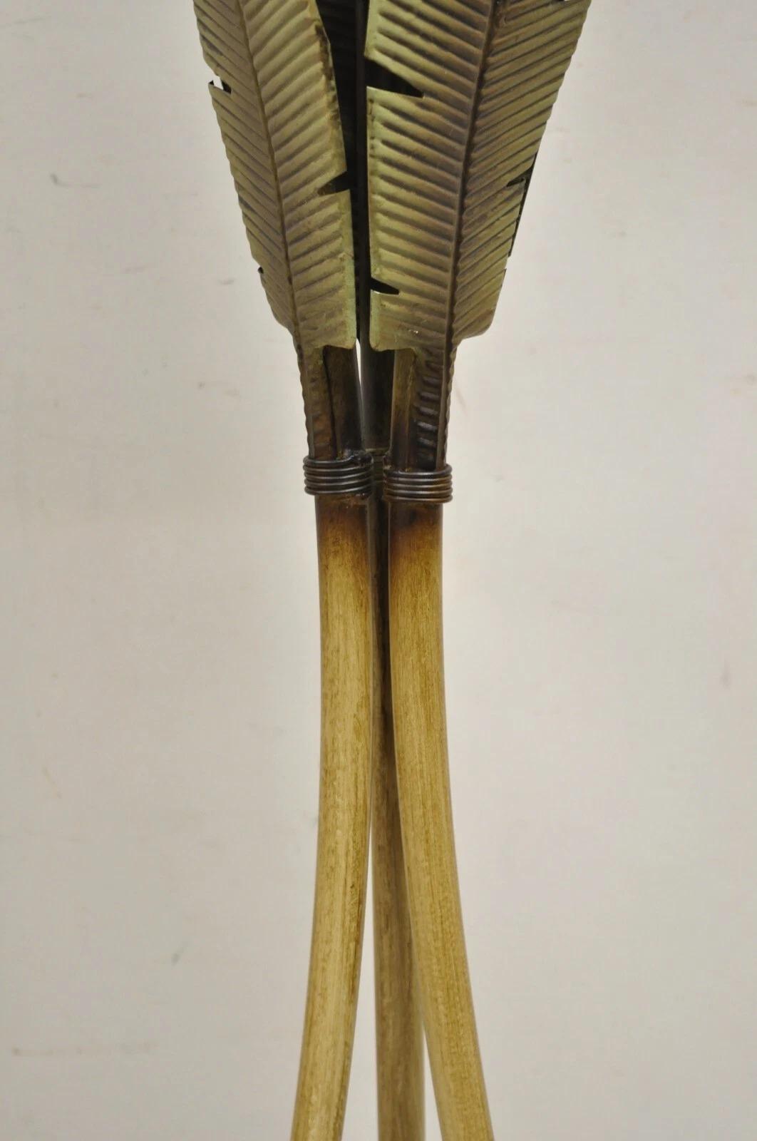 Lámpara de pie Vintage Hollywood Regency Metal Bambú Hoja de Palma Tropical en venta 1