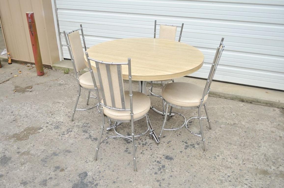 Ensemble de salle à manger vintage Hollywood Regency moderne chromé et faux bambou 7