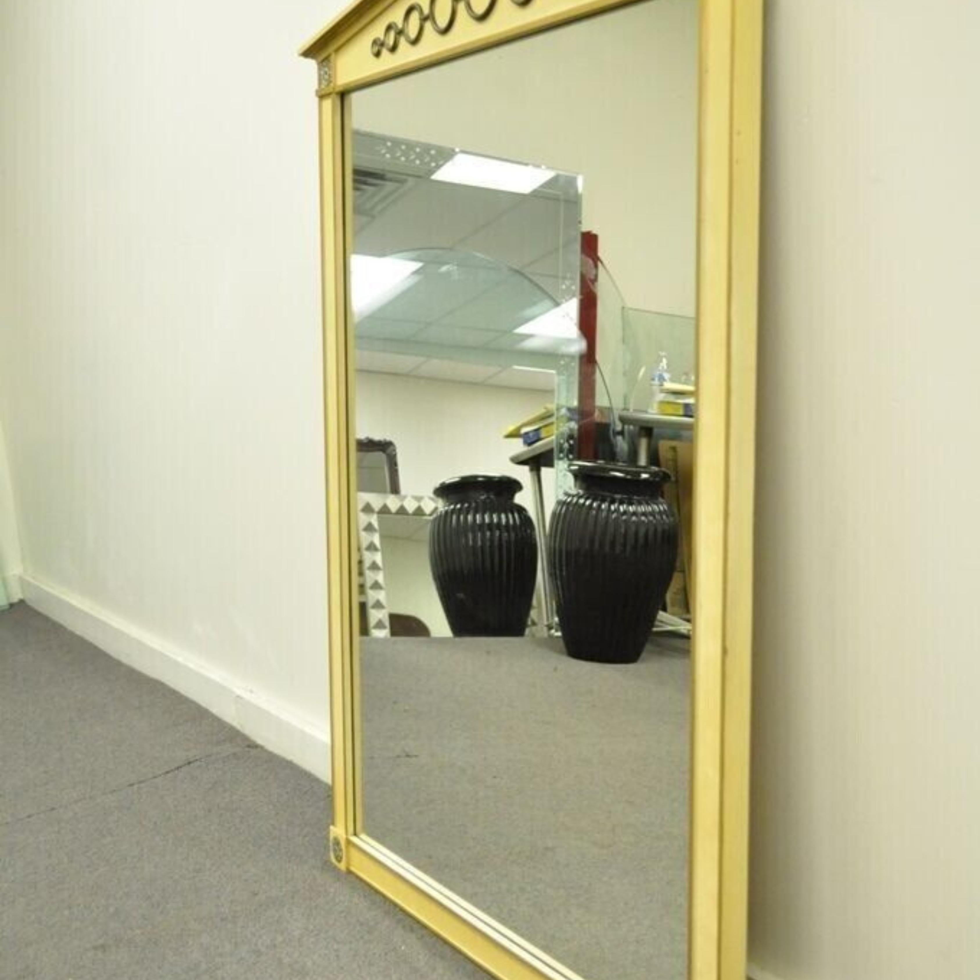 Vintage Hollywood Regency Neoclassical Brass Ring Cream Painted Wall Mirror For Sale 4