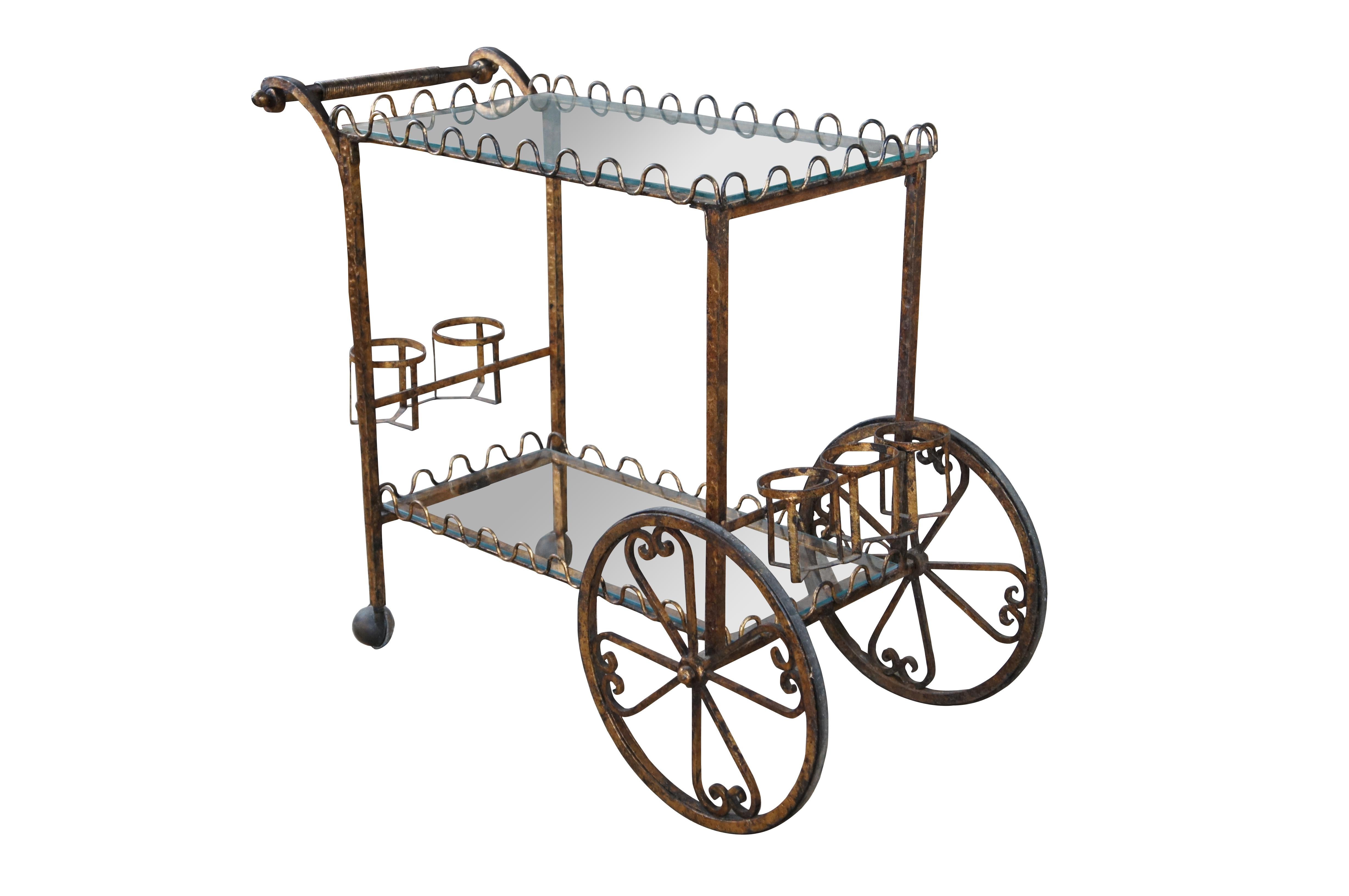 Vintage Hollywood Regency Neoclassical Gilt Rolling Iron Glass Bar Cart Trolley Regencia de Hollywood en venta