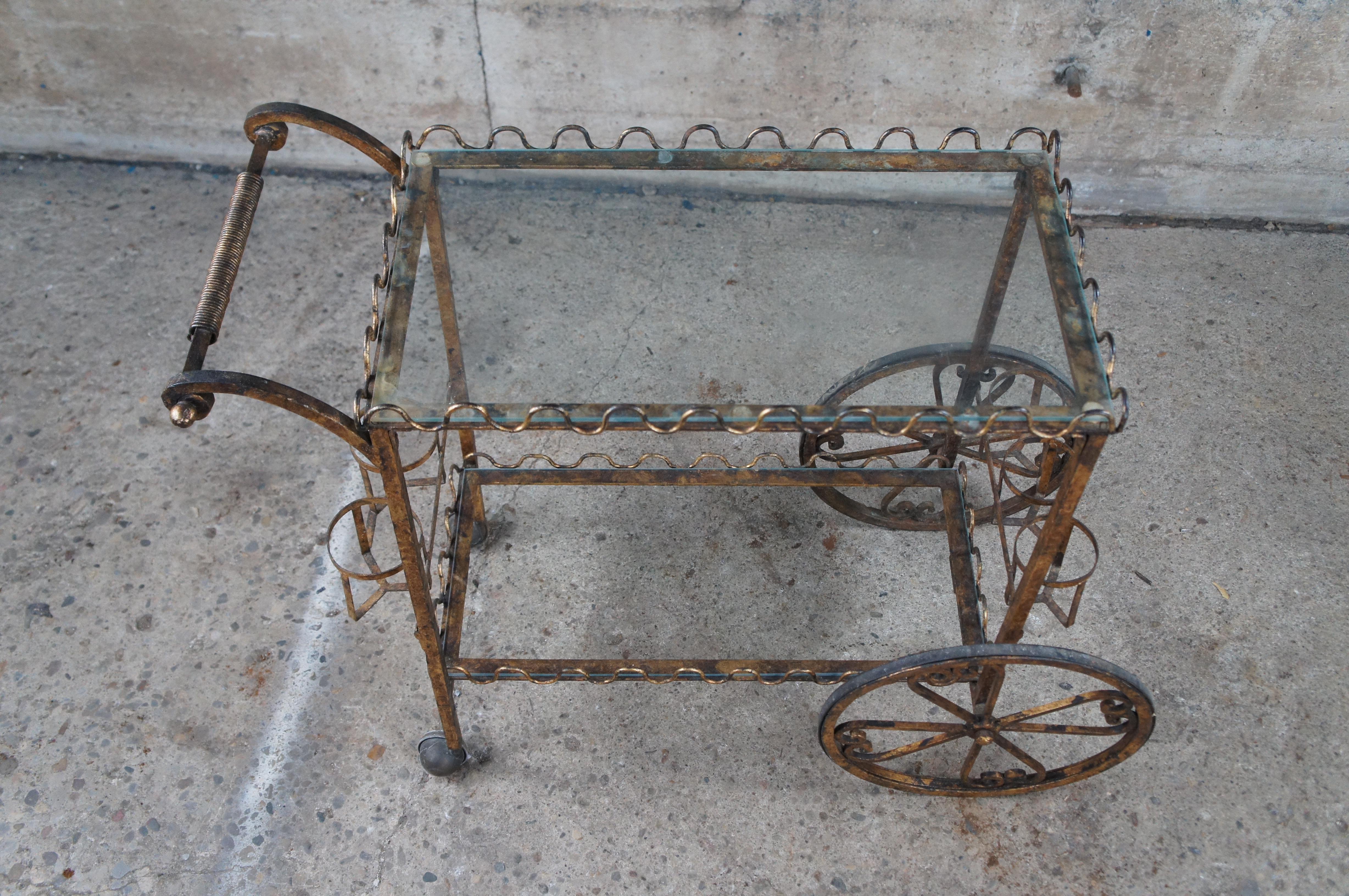 Vintage Hollywood Regency Neoclassical Gilt Rolling Iron Glass Bar Cart Trolley en Bueno estado para la venta en Dayton, OH