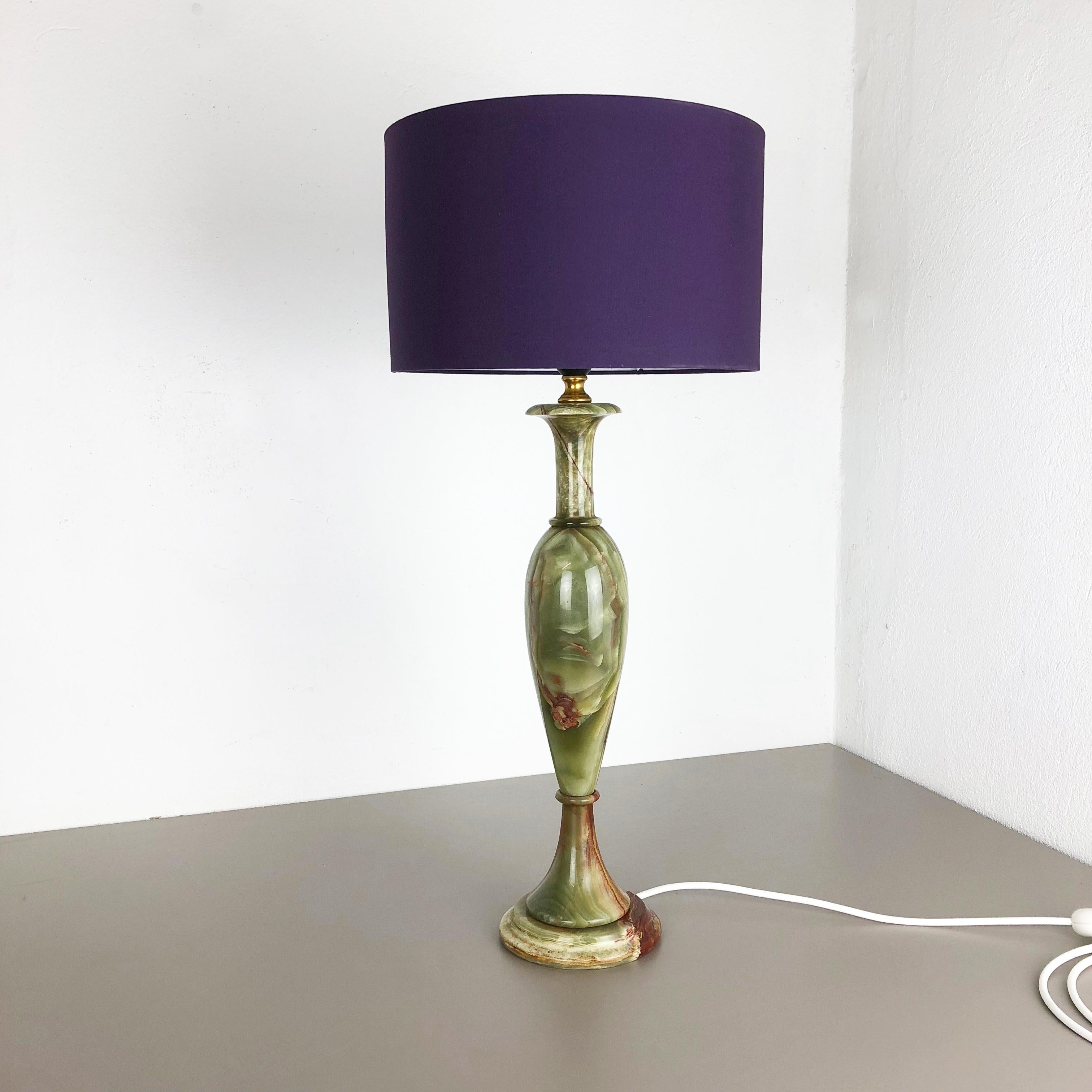 Article:

Impressive large onyx marble light base stand


Origin:

Italy


Decade:

1970s



Description:

This original vintage light base element is made of high quality onyx marble standing on a nice shaped tulip formed base