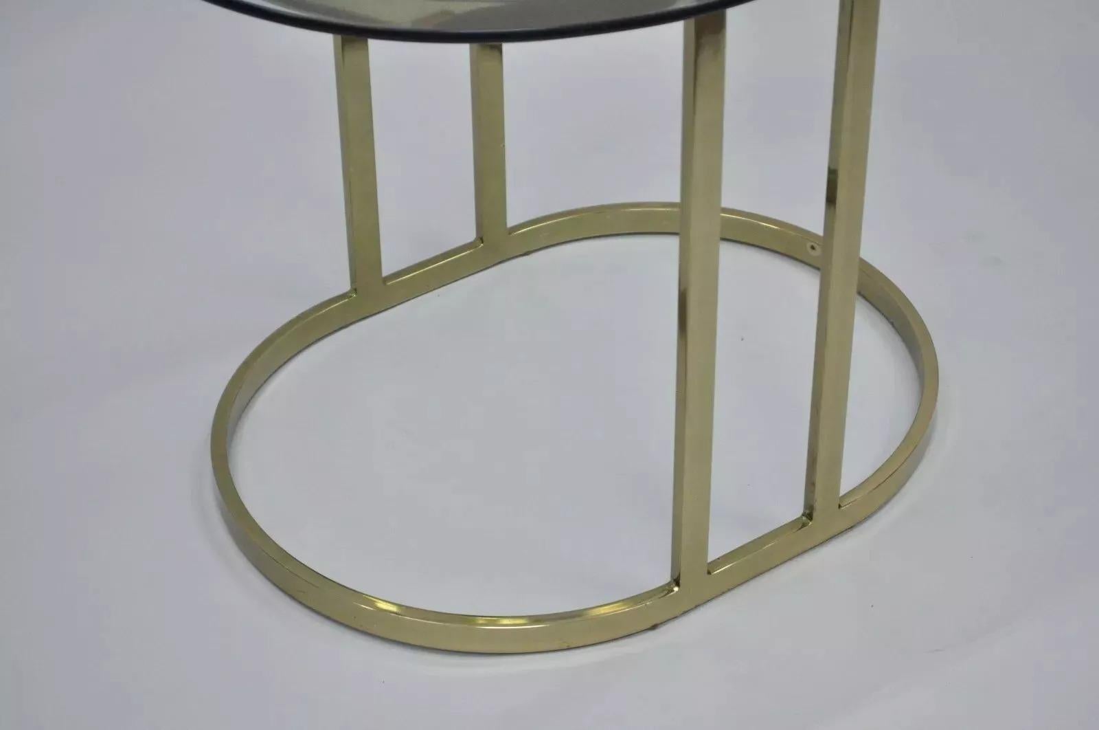 Lampe d'appoint ovale Hollywood Regency en métal plaqué laiton et verre en vente 2
