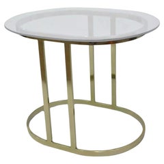 Ovaler Hollywood Regency-Beistelltisch aus messingfarbenem, messingfarbenem Metall und Glas mit Glasakzent, Vintage