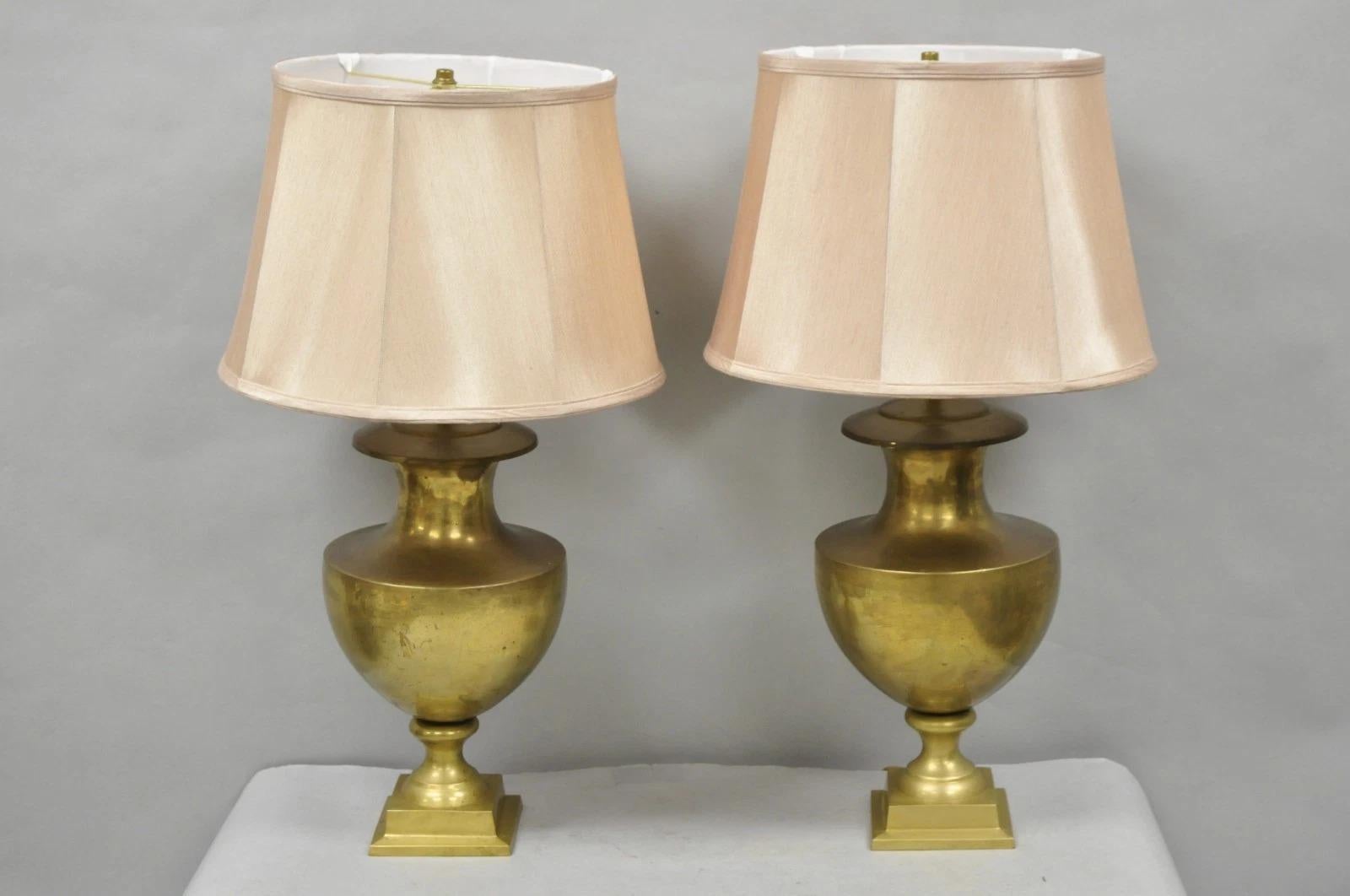 Vintage Hollywood Regency Patinated Brass Jardiniere Urn Table Lamps - a Pair For Sale 11