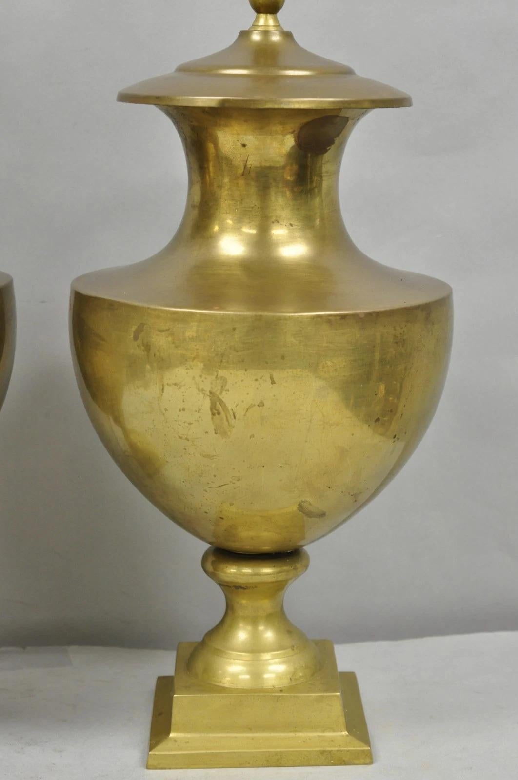 Vintage Hollywood Regency Patinated Brass Jardiniere Urn Table Lamps - a Pair For Sale 1