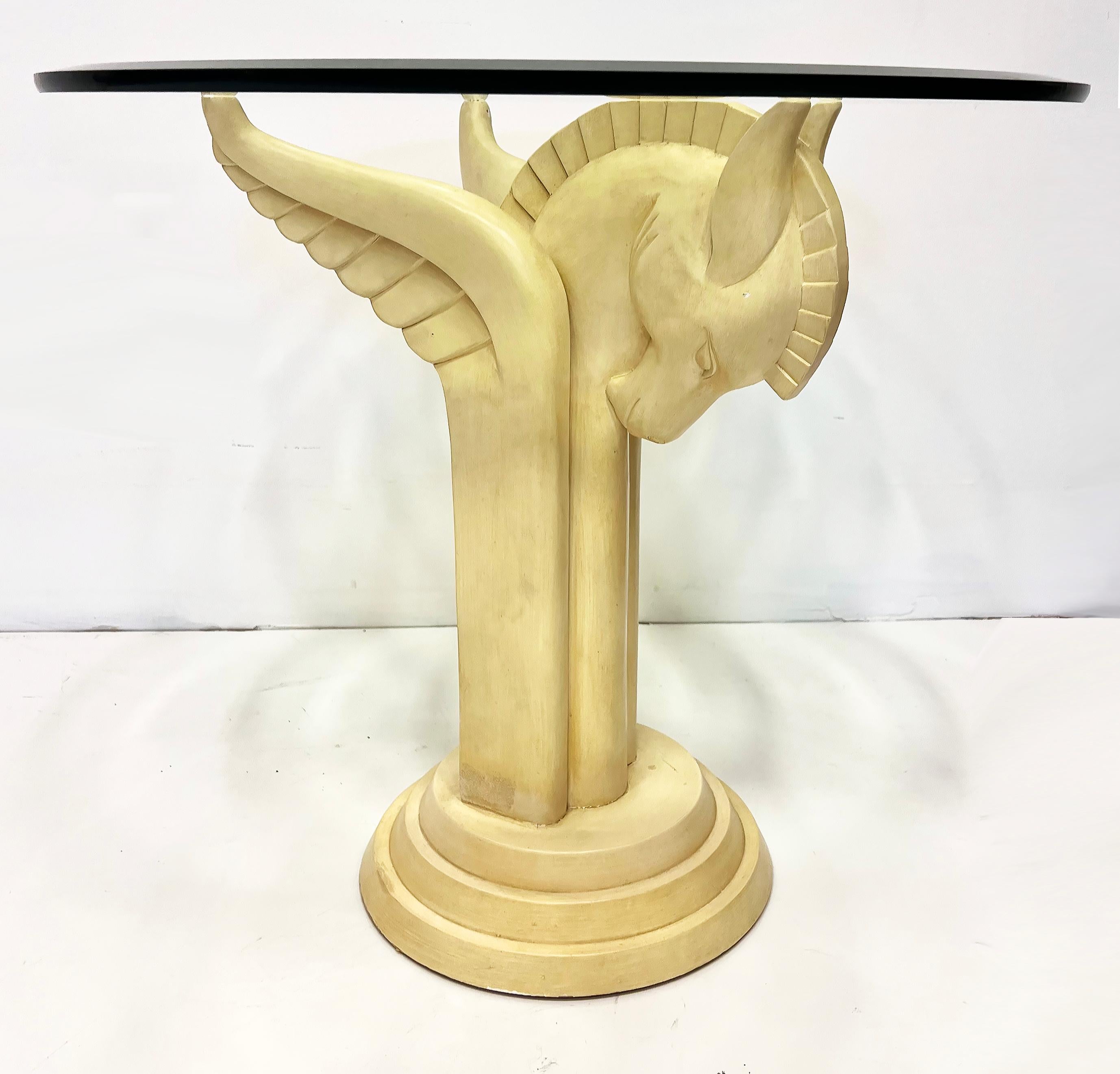 Table d'appoint vintage Hollywood Regency Pegasus Wood, sculptée et peinte en vente 1