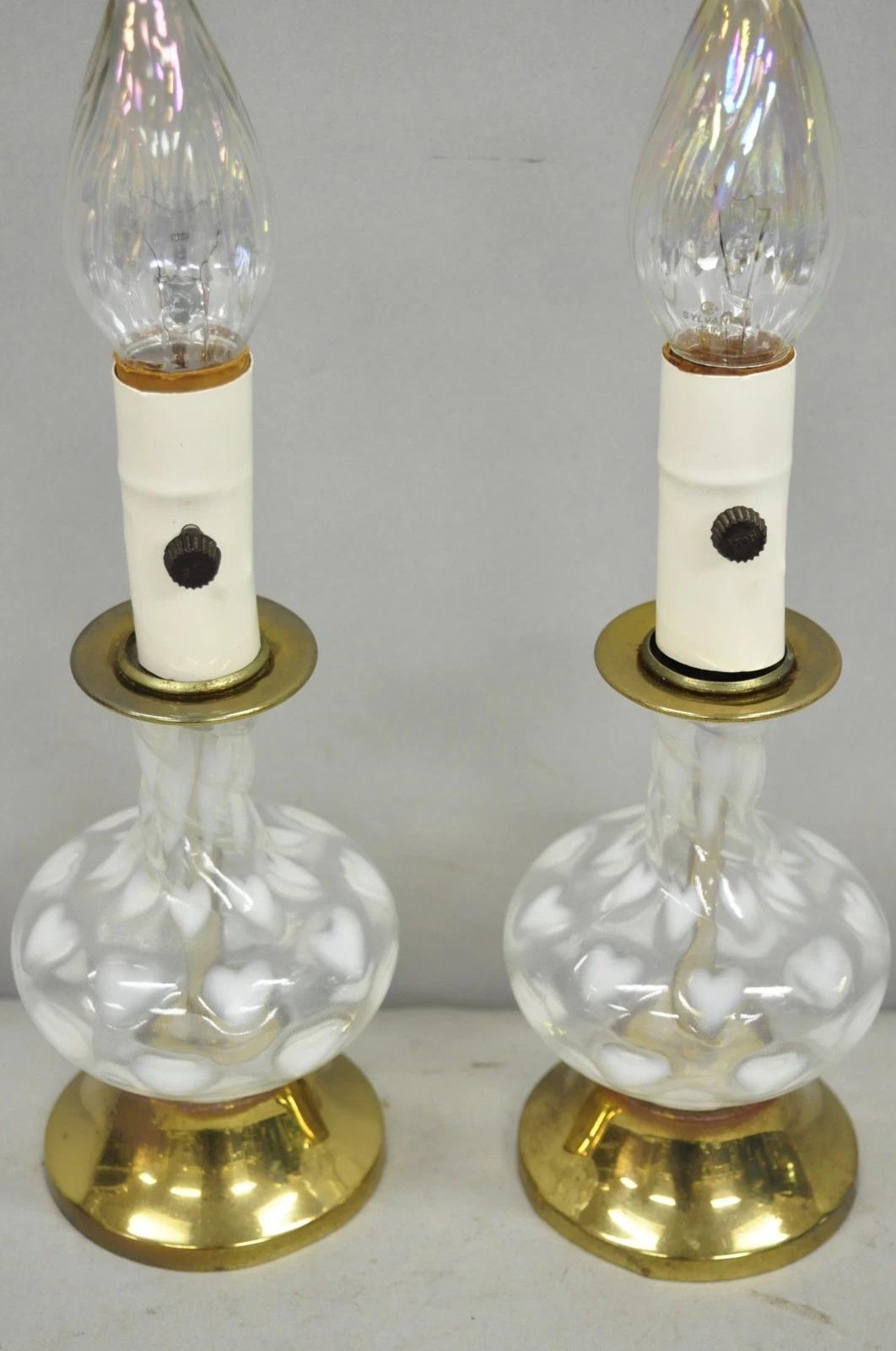 Vintage Hollywood Regency Petite lampe de table Boudoir en verre soufflé avec cœurs, paire en vente 5