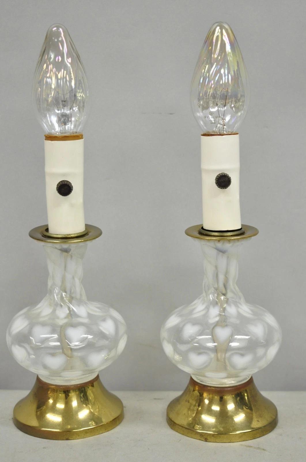 Vintage Hollywood Regency Petite lampe de table Boudoir en verre soufflé avec cœurs, paire en vente 6
