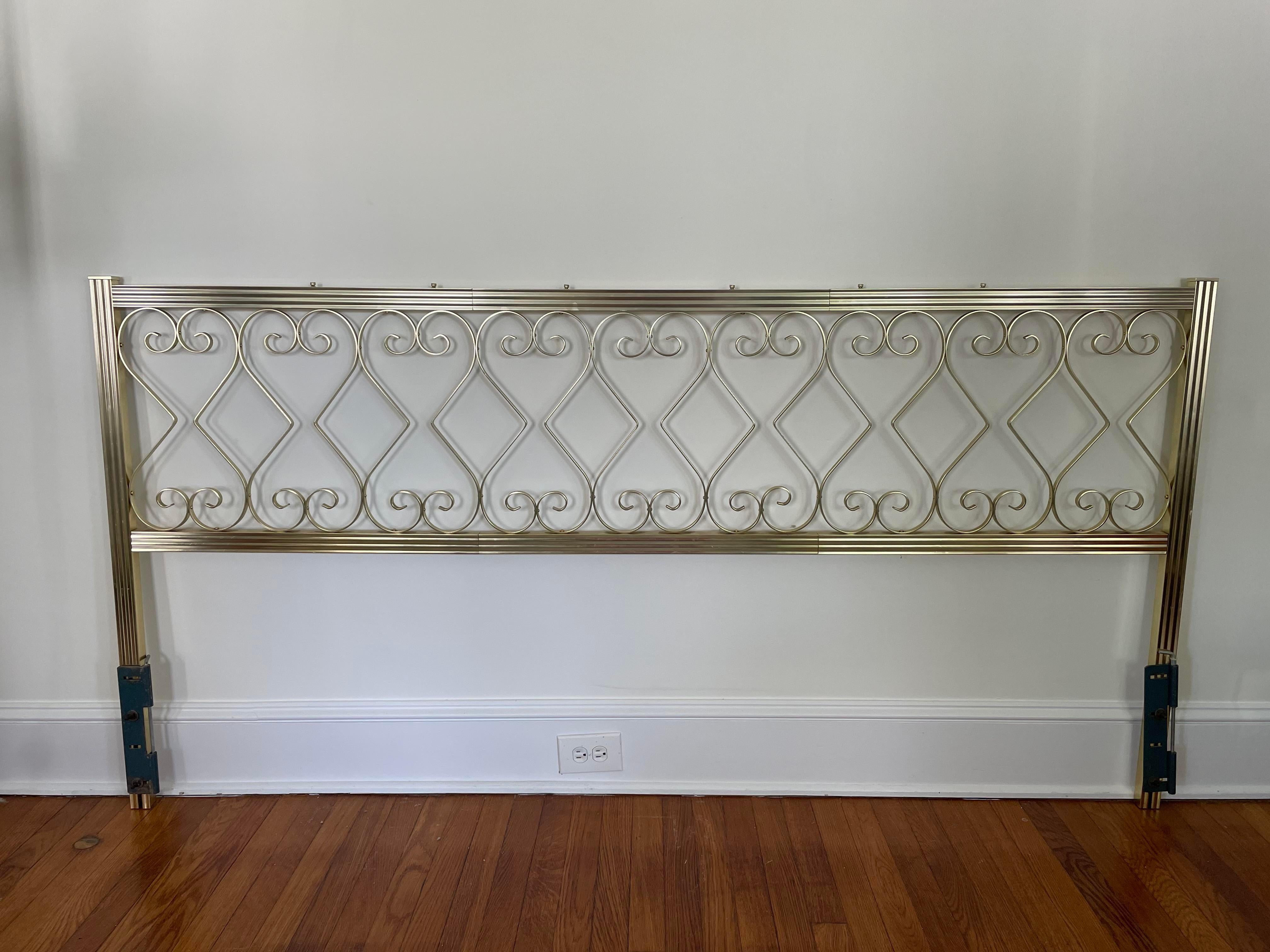 Beautiful Hollywood Regency Polished Aluminum Scrolled Headboard. Scrolled finial top piece can be removed for a more streamlined modern look.
Curbside to NYC/Philly $300