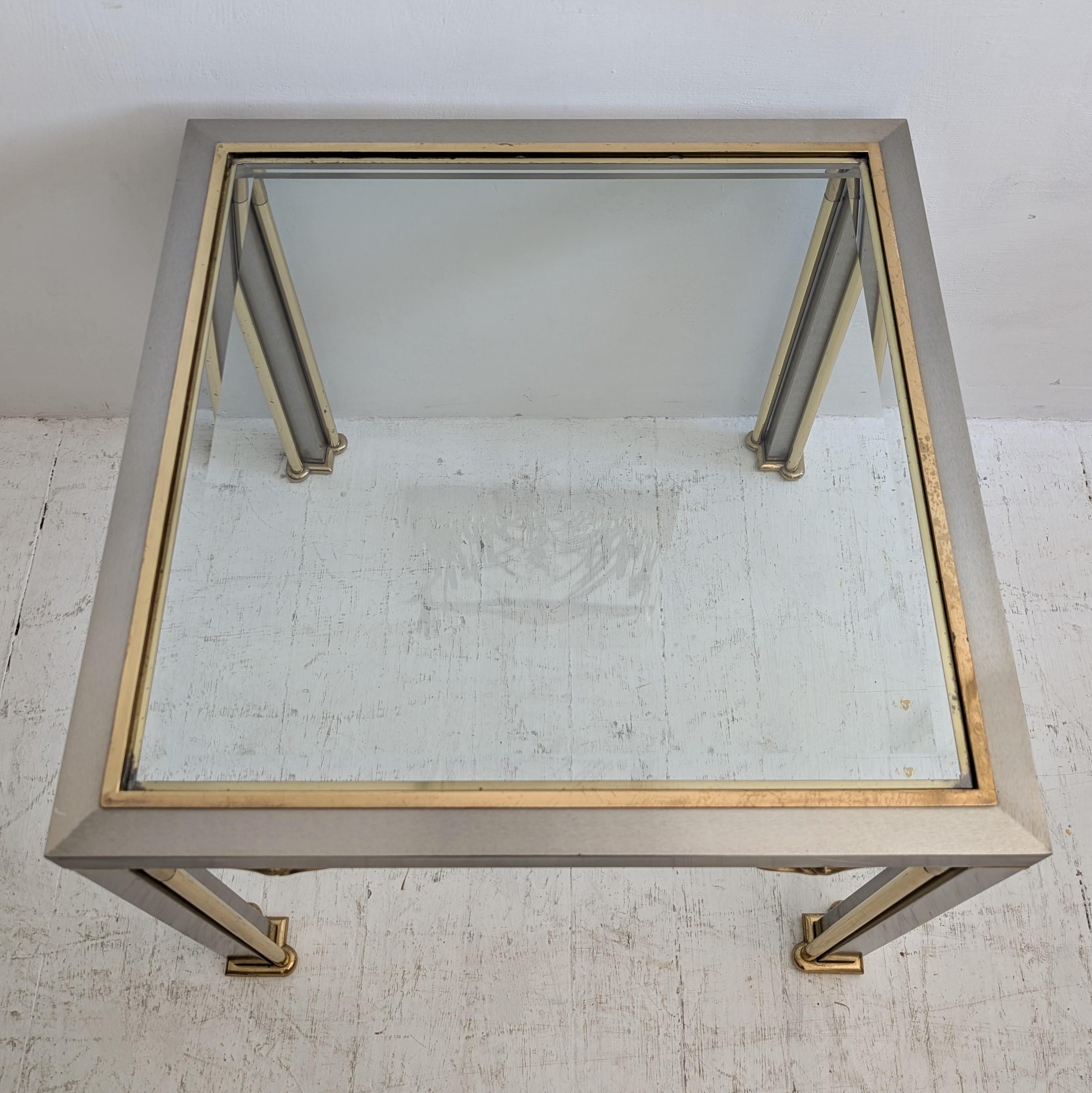 Mesa auxiliar o de centro vintage Hollywood Regency de acero y latón con cabezas de cisne años 70 en Bueno estado para la venta en Hastings, GB