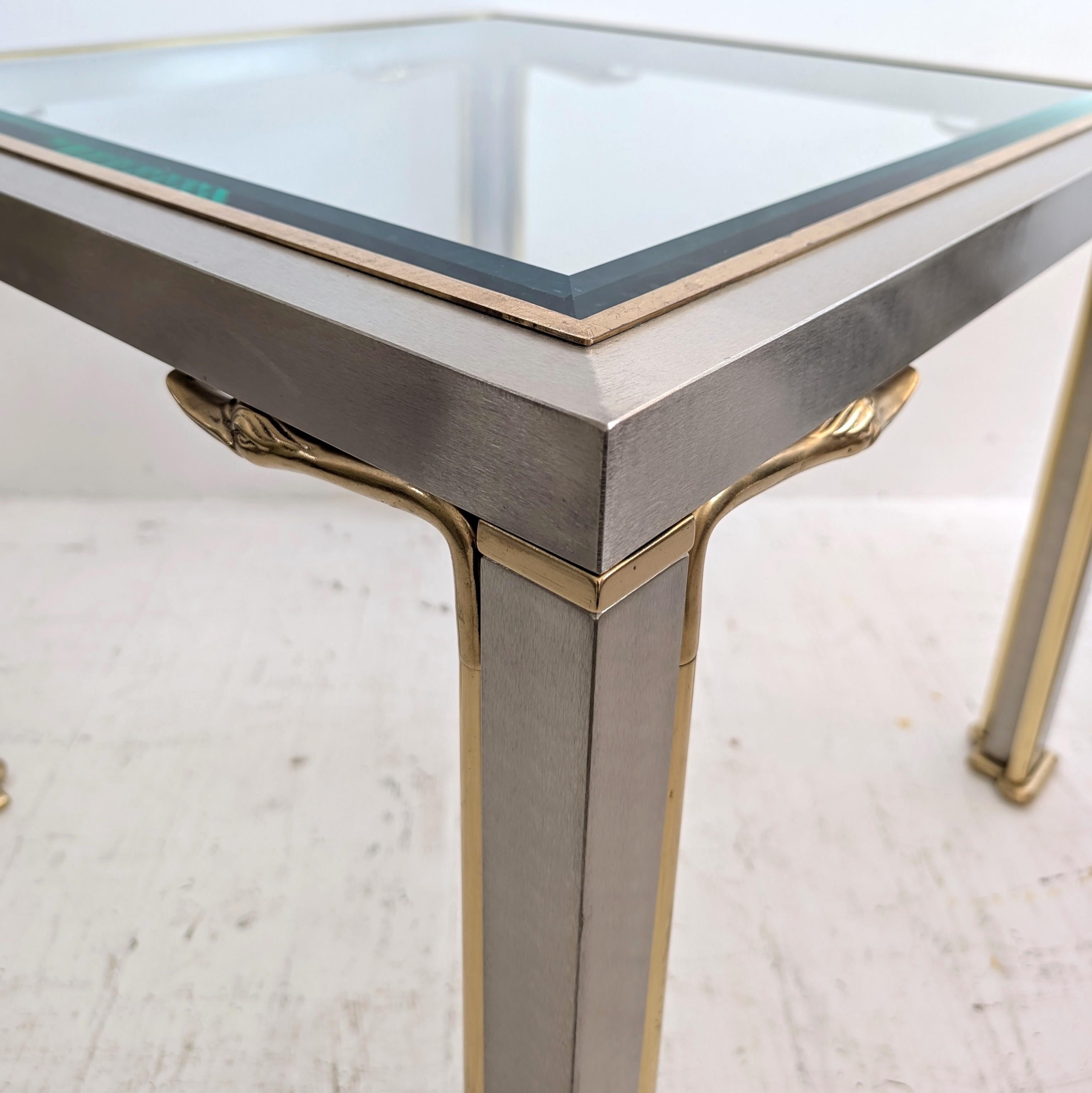 Mesa auxiliar o de centro vintage Hollywood Regency de acero y latón con cabezas de cisne años 70 en venta 2
