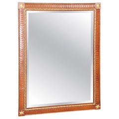 Specchio vintage in stile Hollywood Regency con cornice intagliata e dorata e vetro smussato