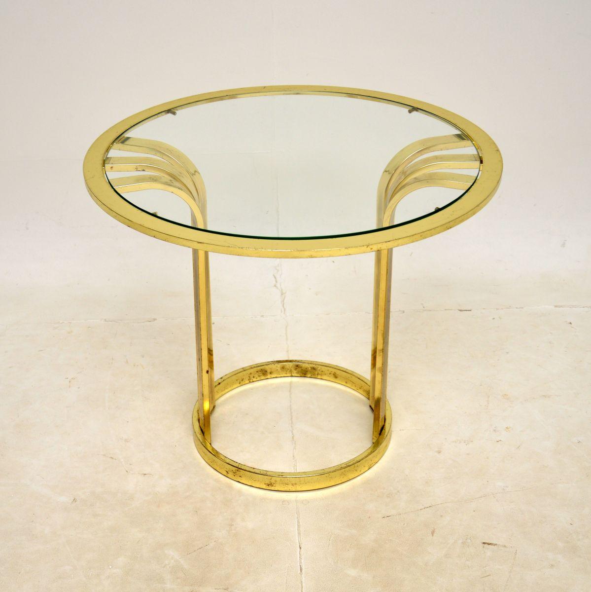 A beautiful vintage Hollywood regency style coffee / side table in brass. This was made in England, it dates from the 1970’s.

It is extremely stylish and is a great size, perfect for use as a coffee table or an occasional side table.

The condition