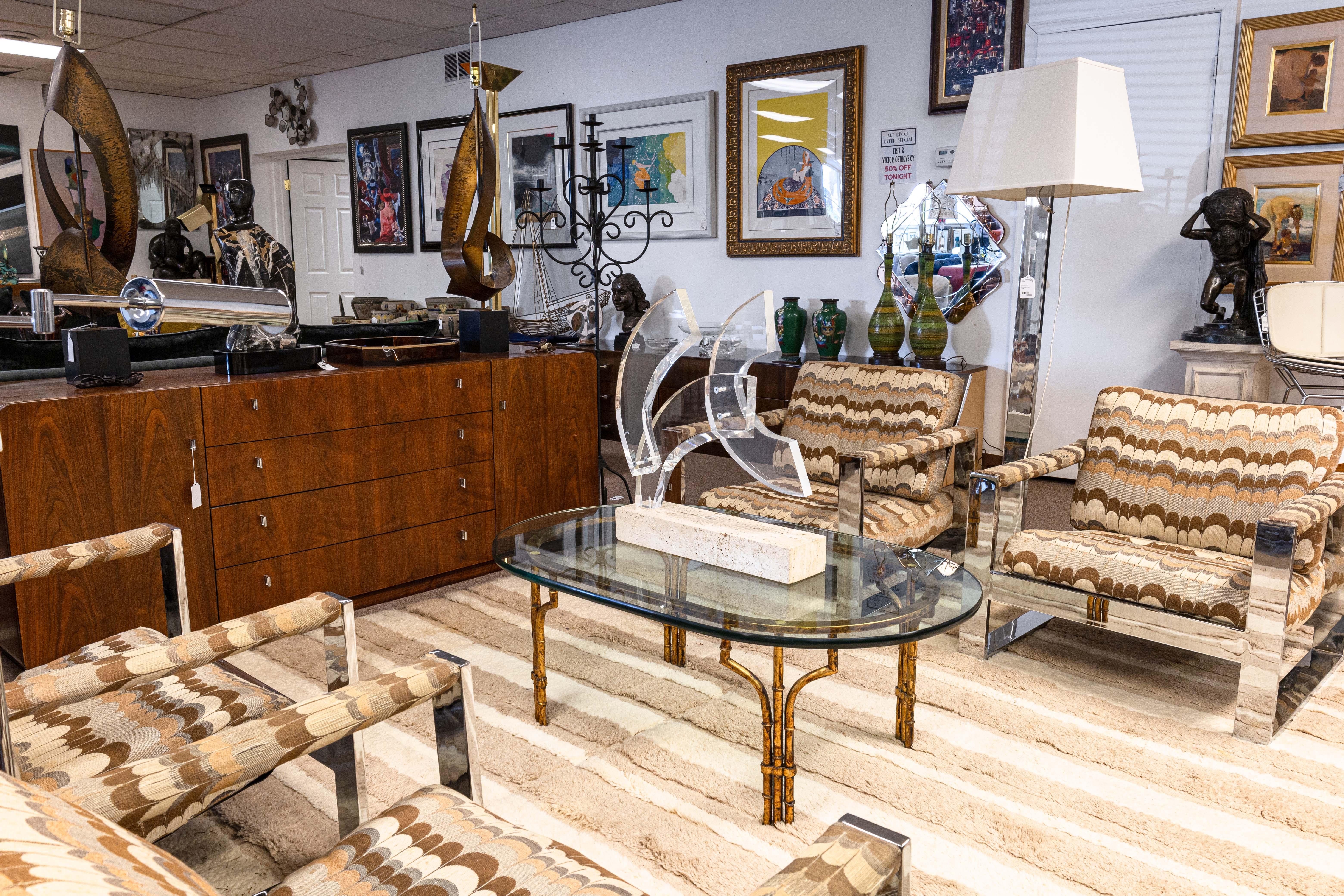 Table basse ovale vintage de style Hollywood Regency en métal et faux laiton en vente 3