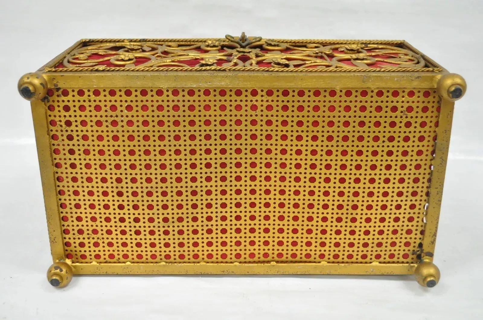 Caja para guardar baratijas de joyería estilo Hollywood Regency vintage de metal dorado y rojo en venta 4