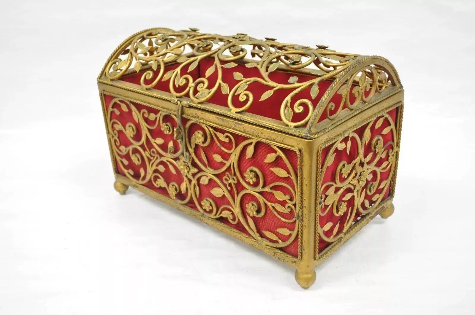 Caja para guardar baratijas de joyería estilo Hollywood Regency vintage de metal dorado y rojo en venta 5