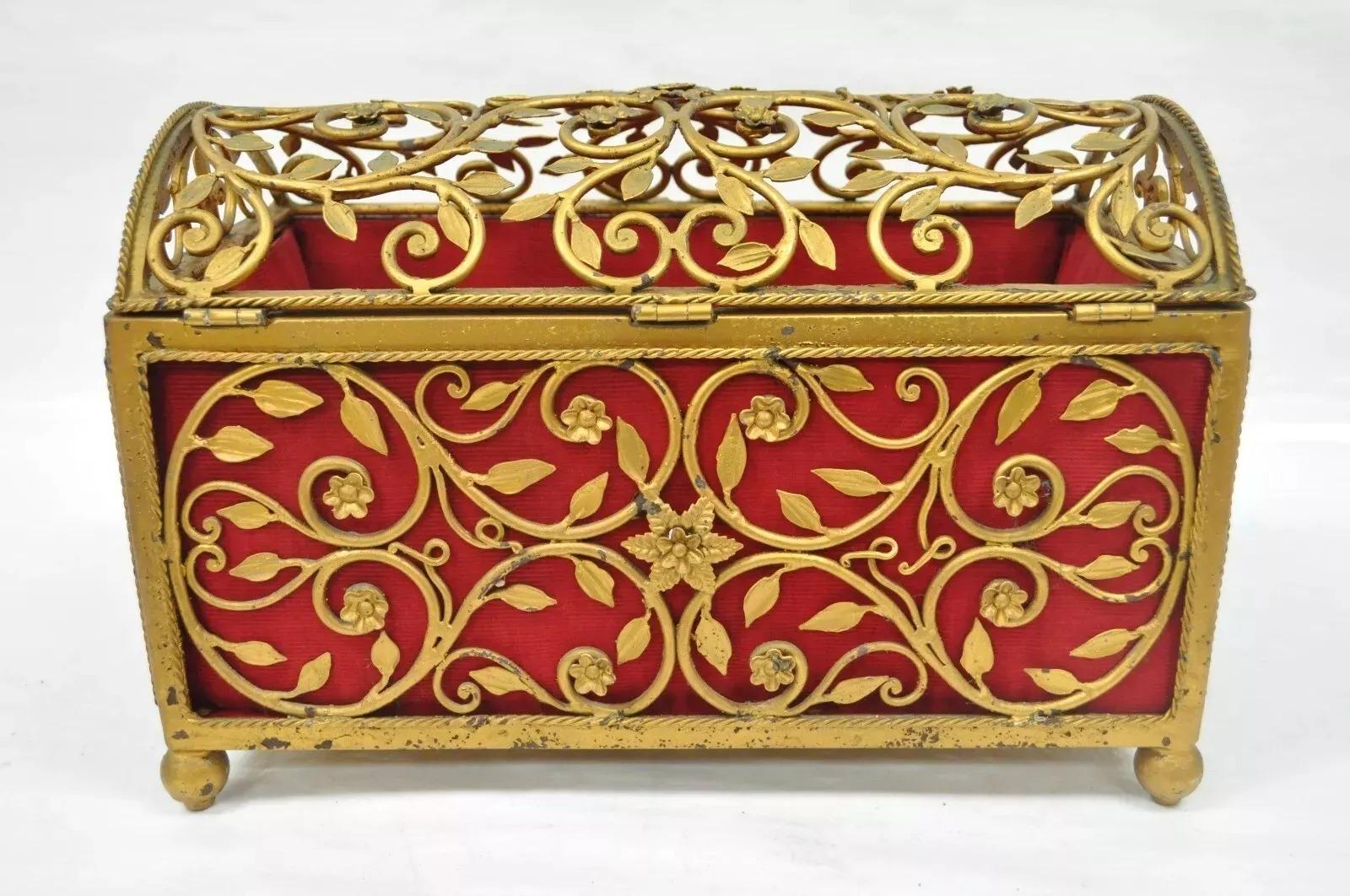Caja para guardar baratijas de joyería estilo Hollywood Regency vintage de metal dorado y rojo Metal en venta