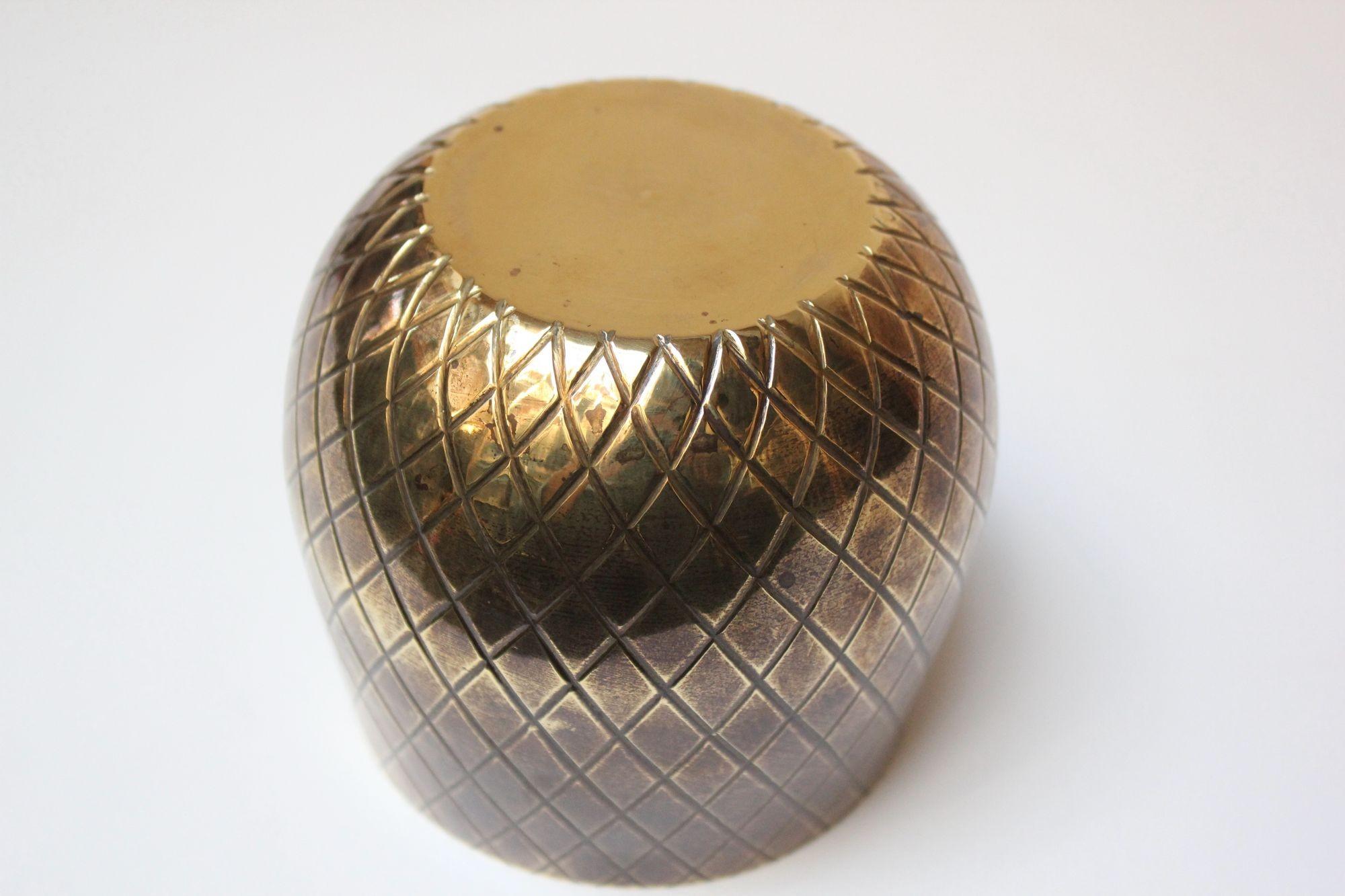 Vintage Hollywood Regency-Style Pineapple-Form Lidded Brass Jar For Sale 8