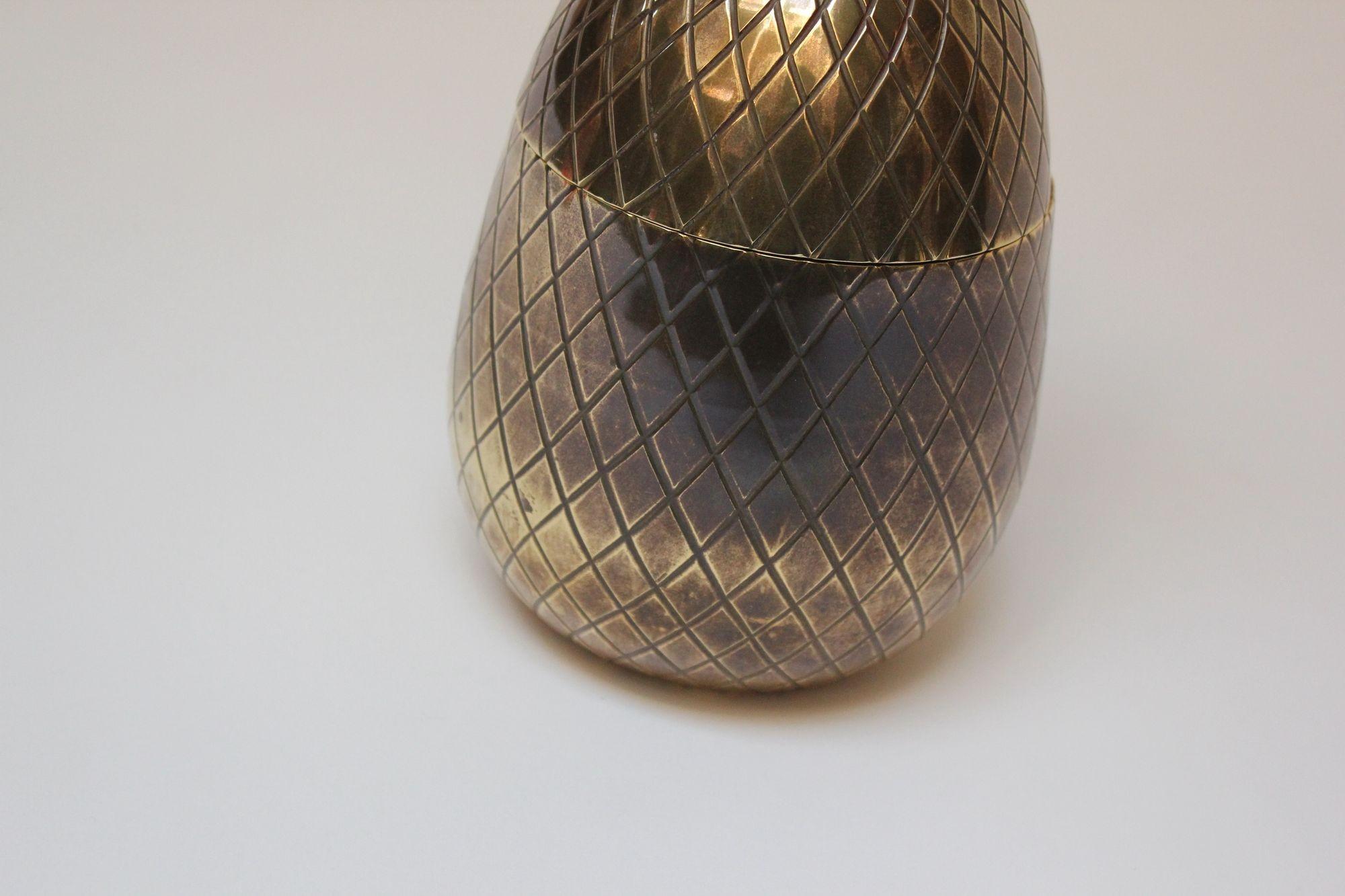 Vintage Hollywood Regency-Style Pineapple-Form Lidded Brass Jar For Sale 4
