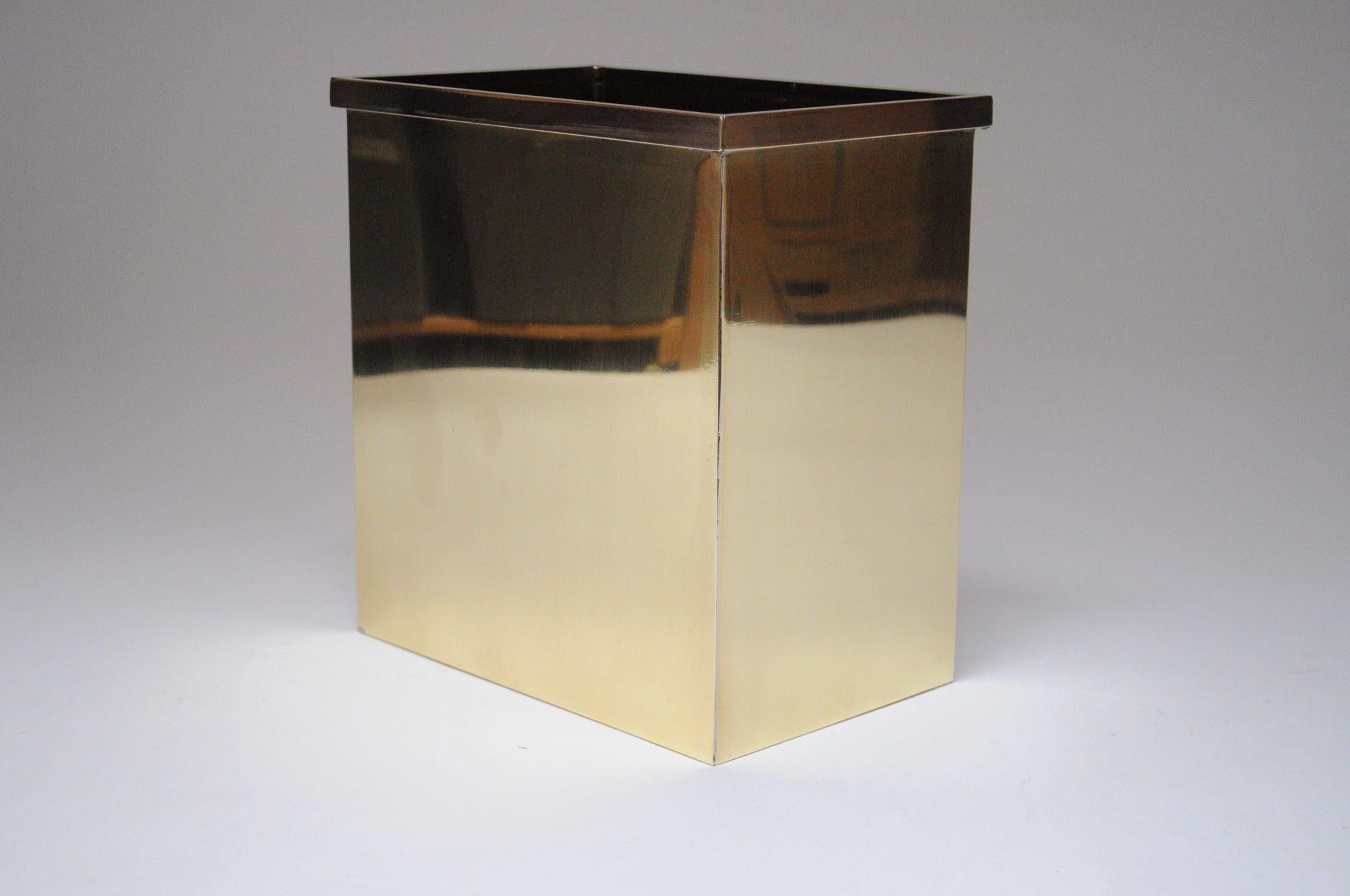 Vintage Hollywood Regency Style Polished Brass Wastebasket/Umbrella Stand In Good Condition For Sale In Brooklyn, NY