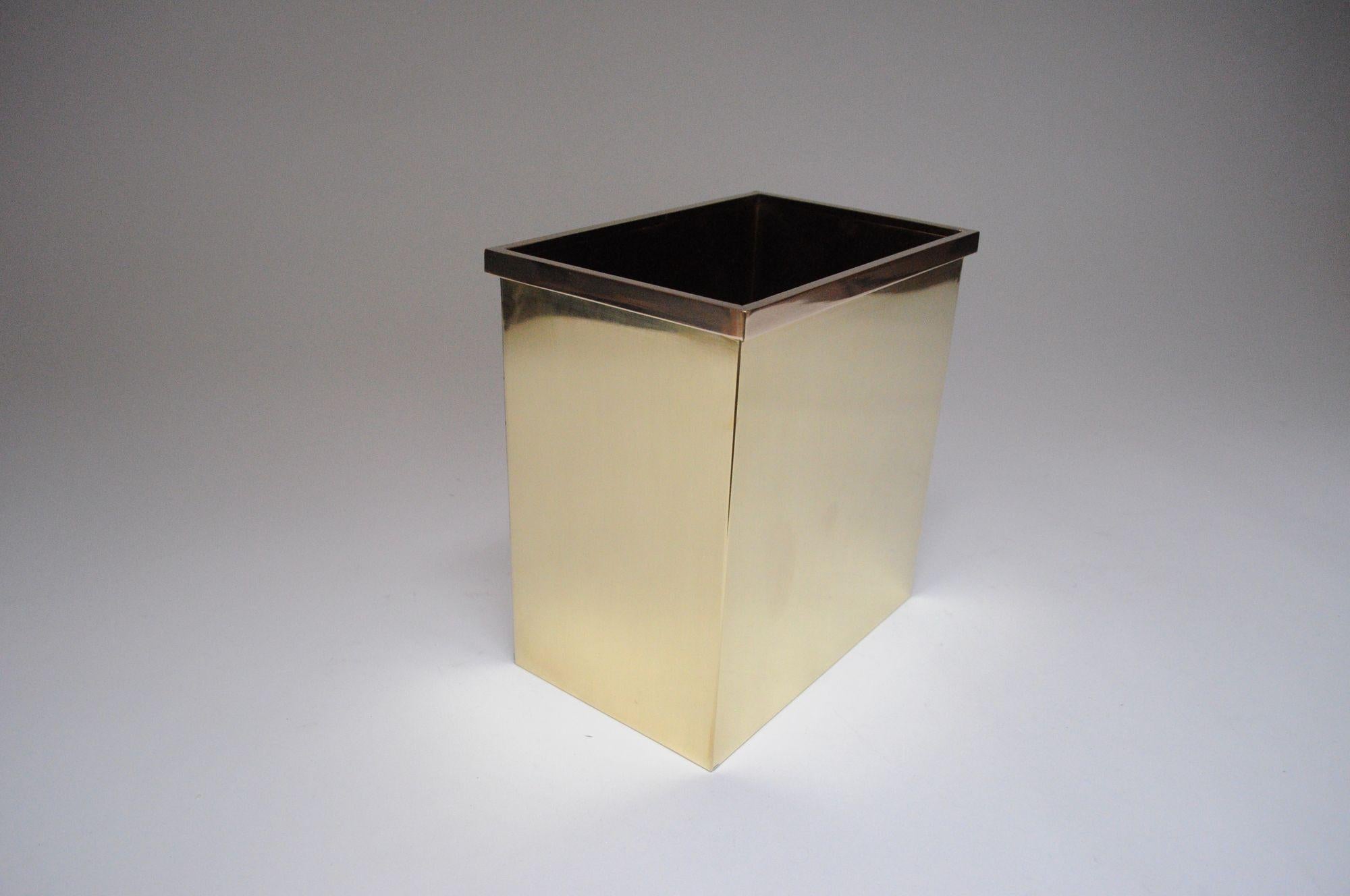 Late 20th Century Vintage Hollywood Regency Style Polished Brass Wastebasket/Umbrella Stand For Sale