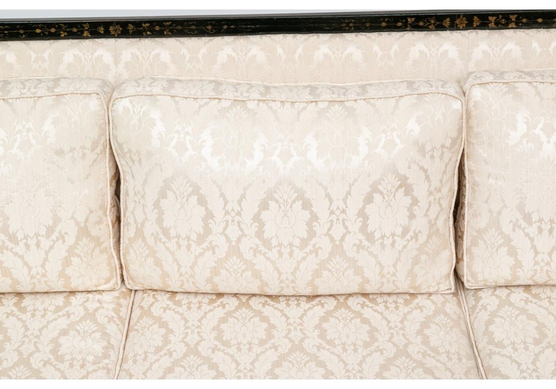 Tone-on-Ton- Jacquard-Polster-Sofa im Hollywood-Regency-Stil #2 (Hollywood Regency) im Angebot