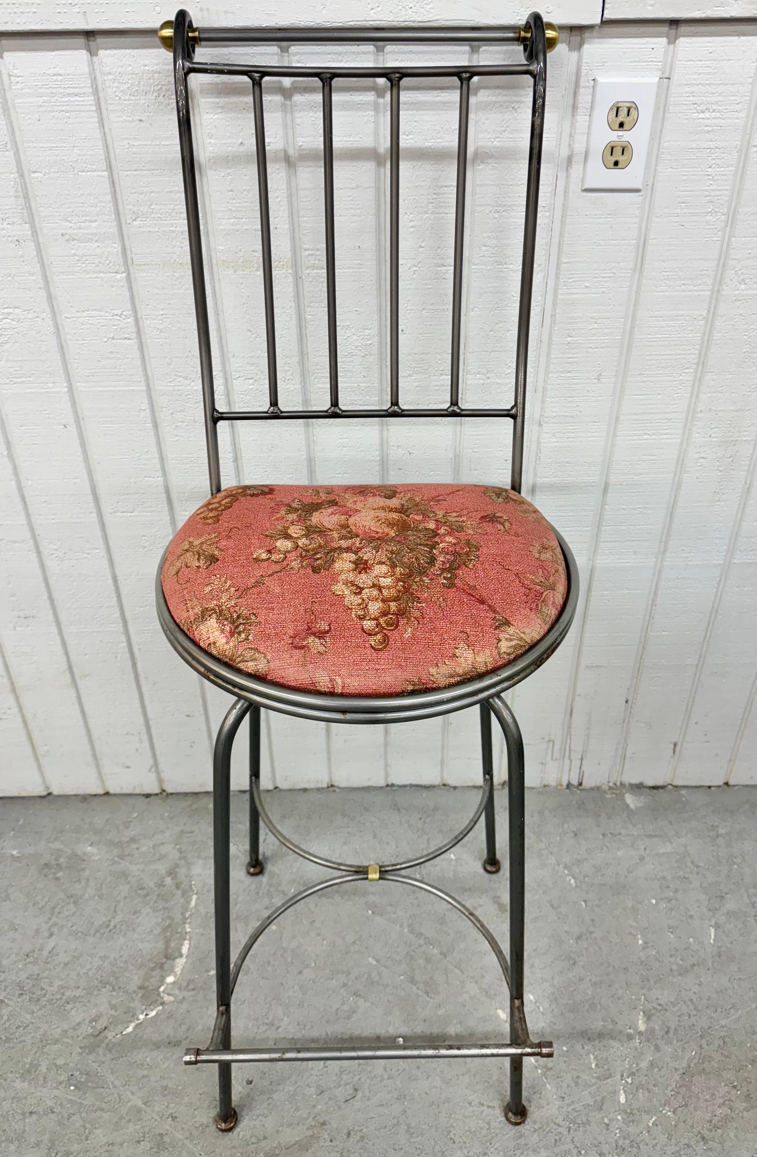 Tappezzeria Sgabelli da bar girevoli vintage Hollywood Regency - Set di 3 in vendita