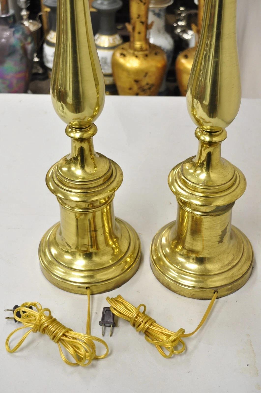 Lámparas de sobremesa vintage Hollywood Regency altas de latón lacado - un par en venta 3