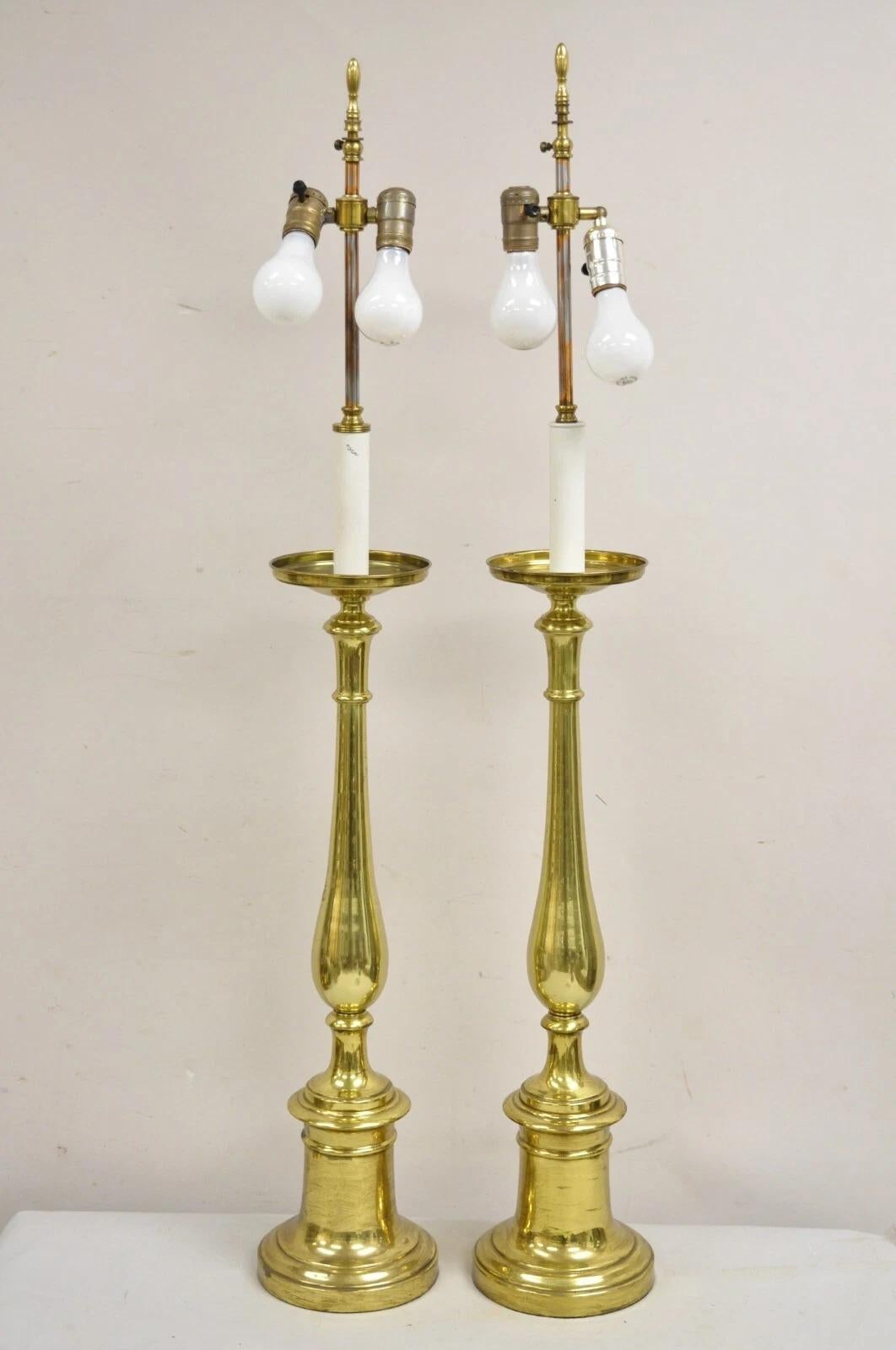 Lámparas de sobremesa vintage Hollywood Regency altas de latón lacado - un par en venta 5