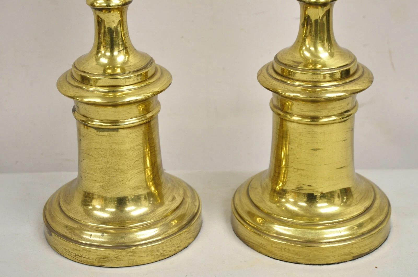 Lámparas de sobremesa vintage Hollywood Regency altas de latón lacado - un par Desconocido en venta