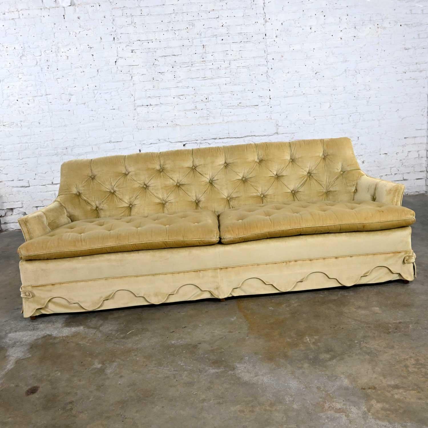 Vintage Hollywood Regency Tawny Colored Button Tufted Velvet Sofa by Heritage In Good Condition In Topeka, KS