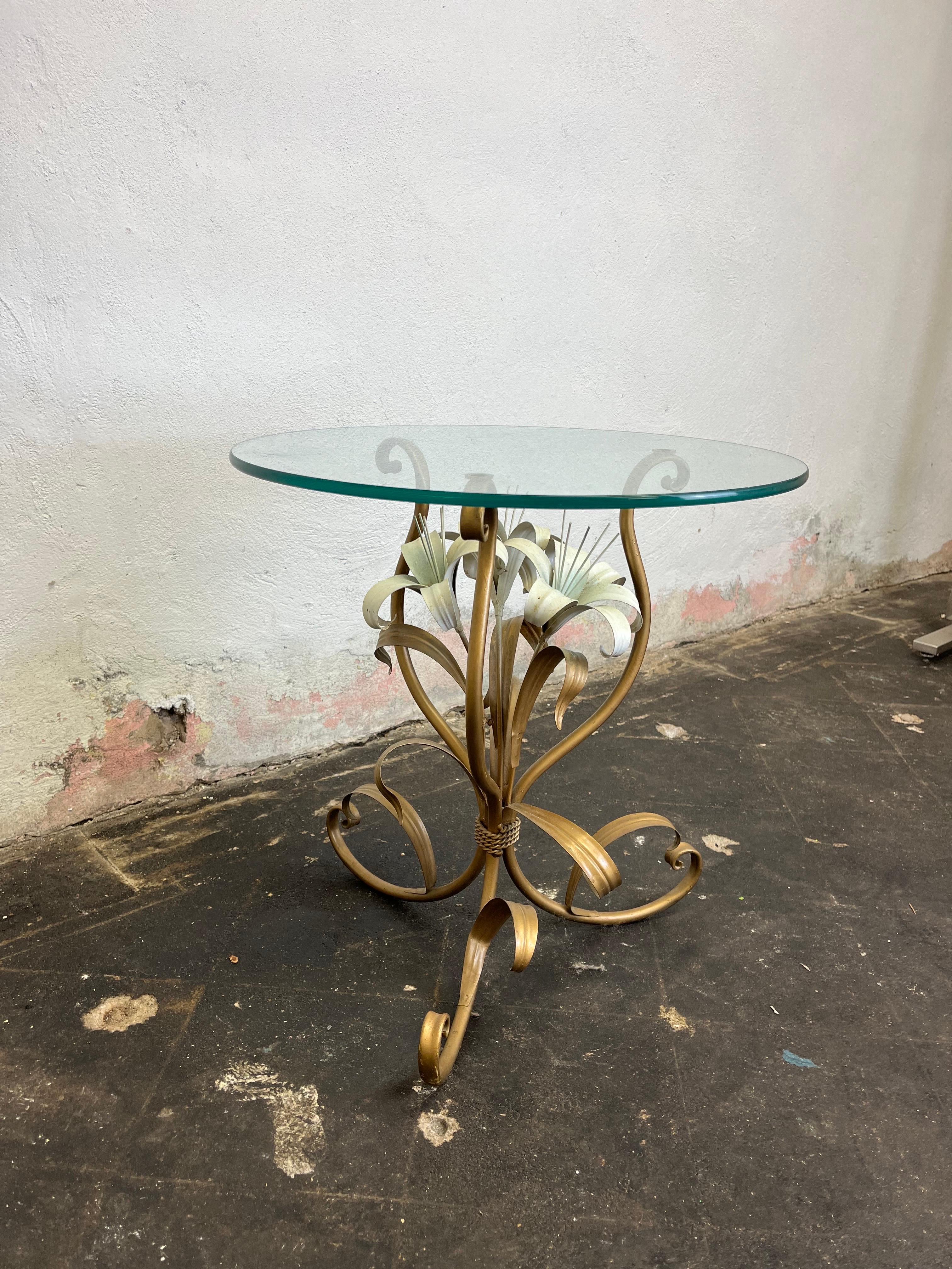 XX secolo Vintage Hollywood Regency Tavolo Floreale Tole Italia in vendita