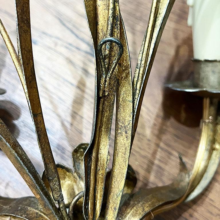 Lámpara de pared vintage Hollywood Regency Tole Gilt Sheaf of Wheat de dos brazos con cable en venta 1