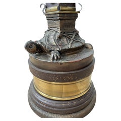 Mesa auxiliar de tortuga Maitland Smith, latón y cristal, Siglo XX