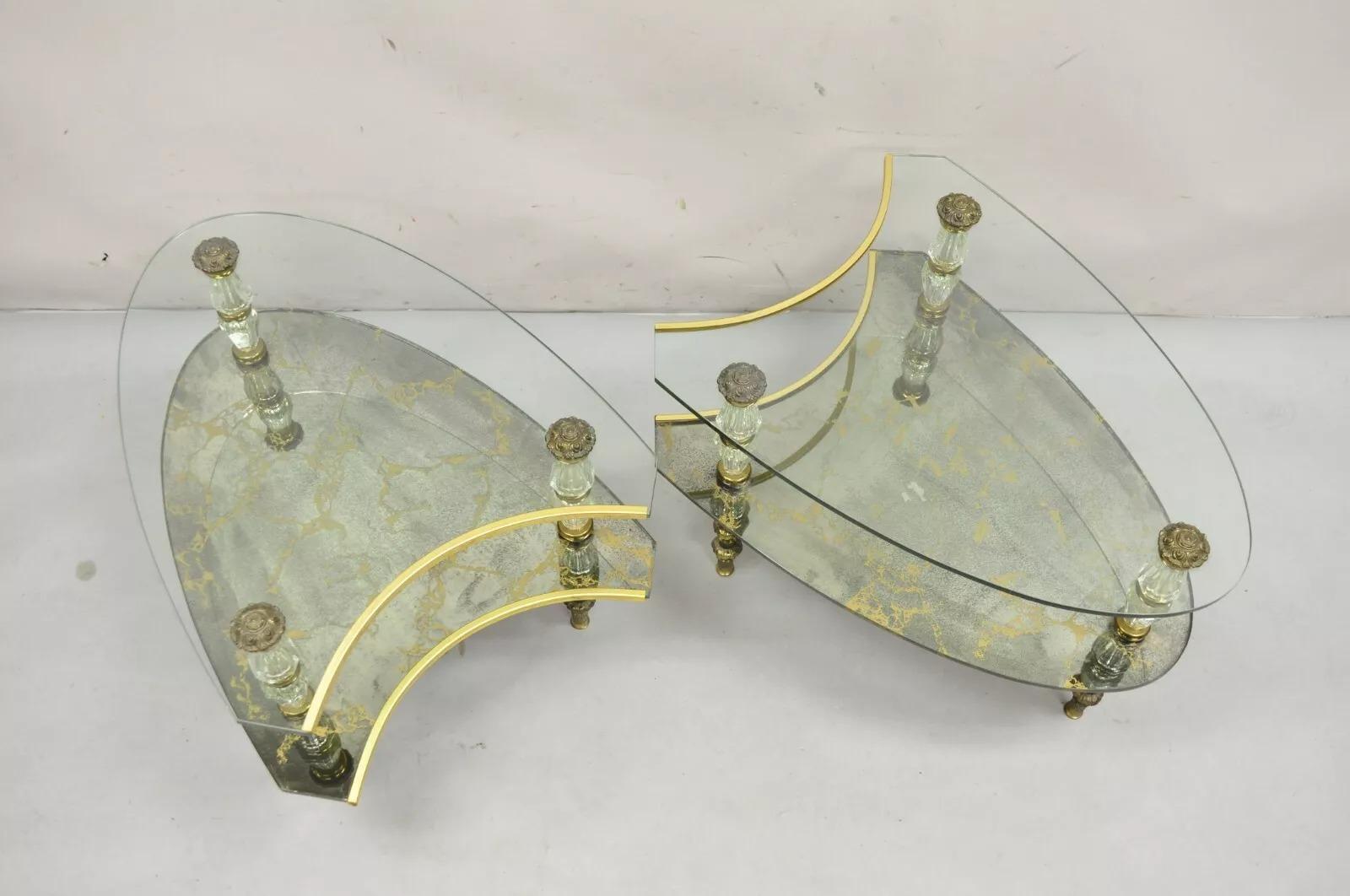 Pareja de Mesas Auxiliares de Cristal Églomisé Italiano Vintage Hollywood Regency de Dos Pisos en venta 3