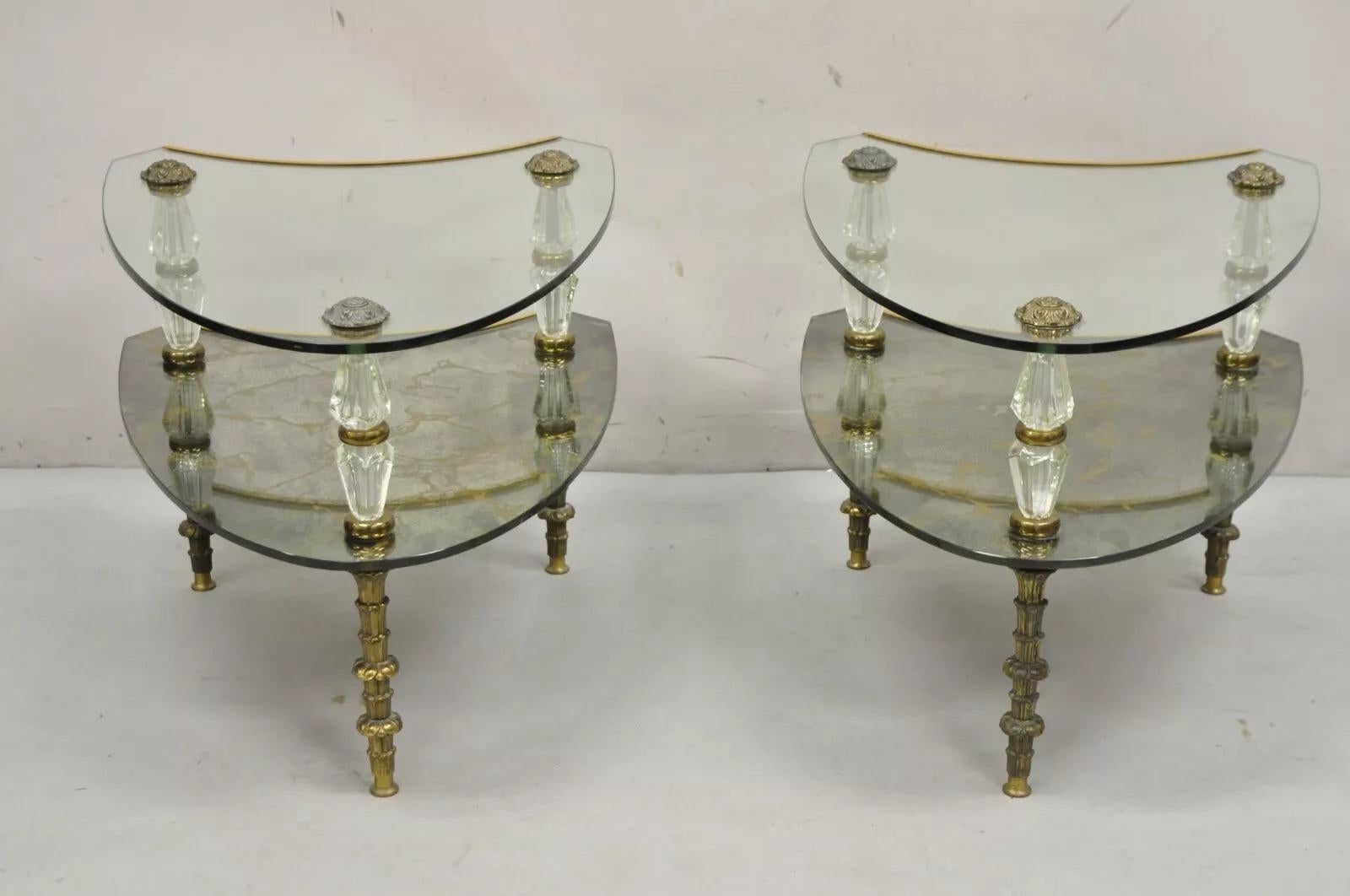 Pareja de Mesas Auxiliares de Cristal Églomisé Italiano Vintage Hollywood Regency de Dos Pisos en venta 4