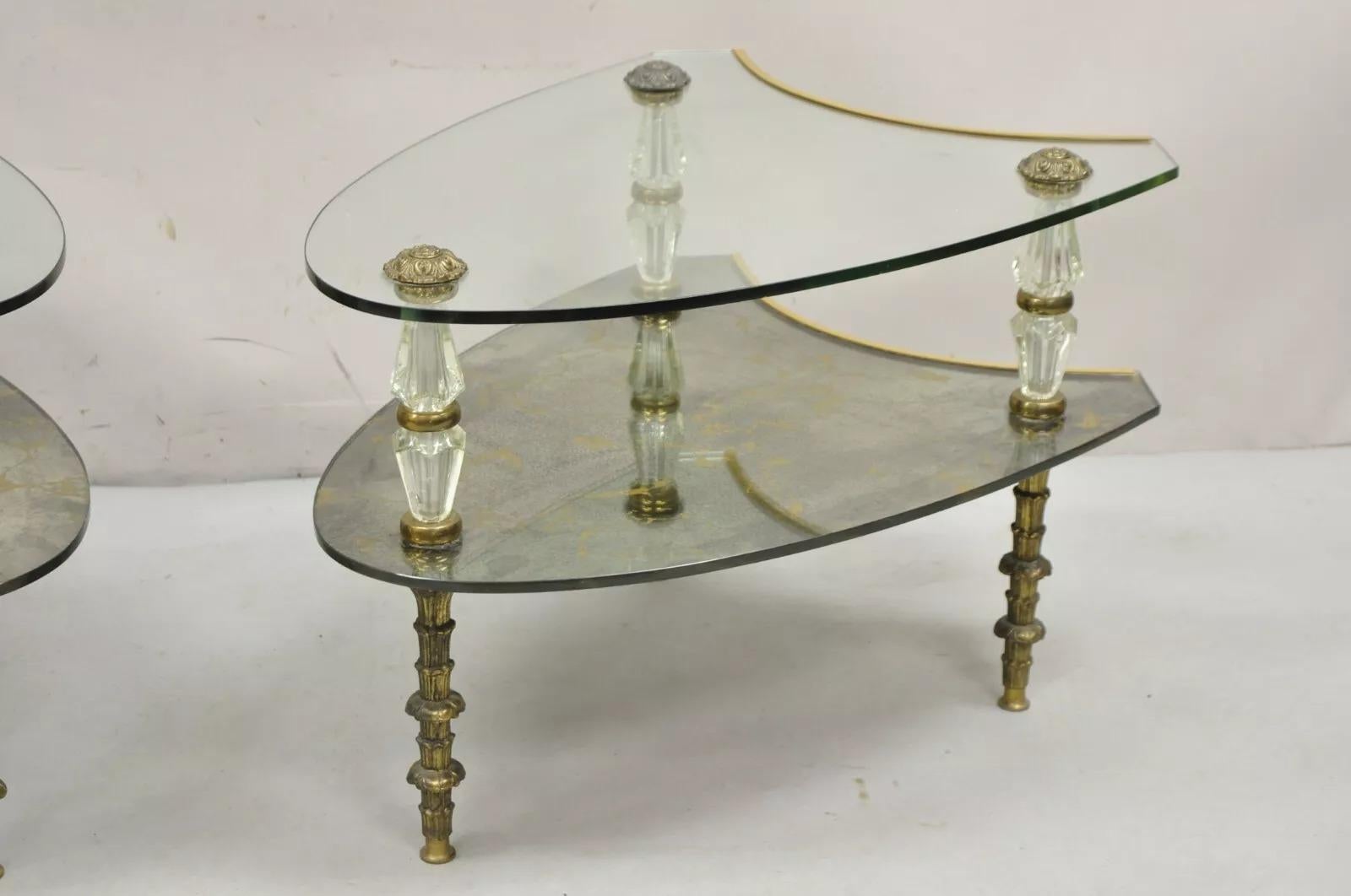 Pareja de Mesas Auxiliares de Cristal Églomisé Italiano Vintage Hollywood Regency de Dos Pisos Regencia de Hollywood en venta