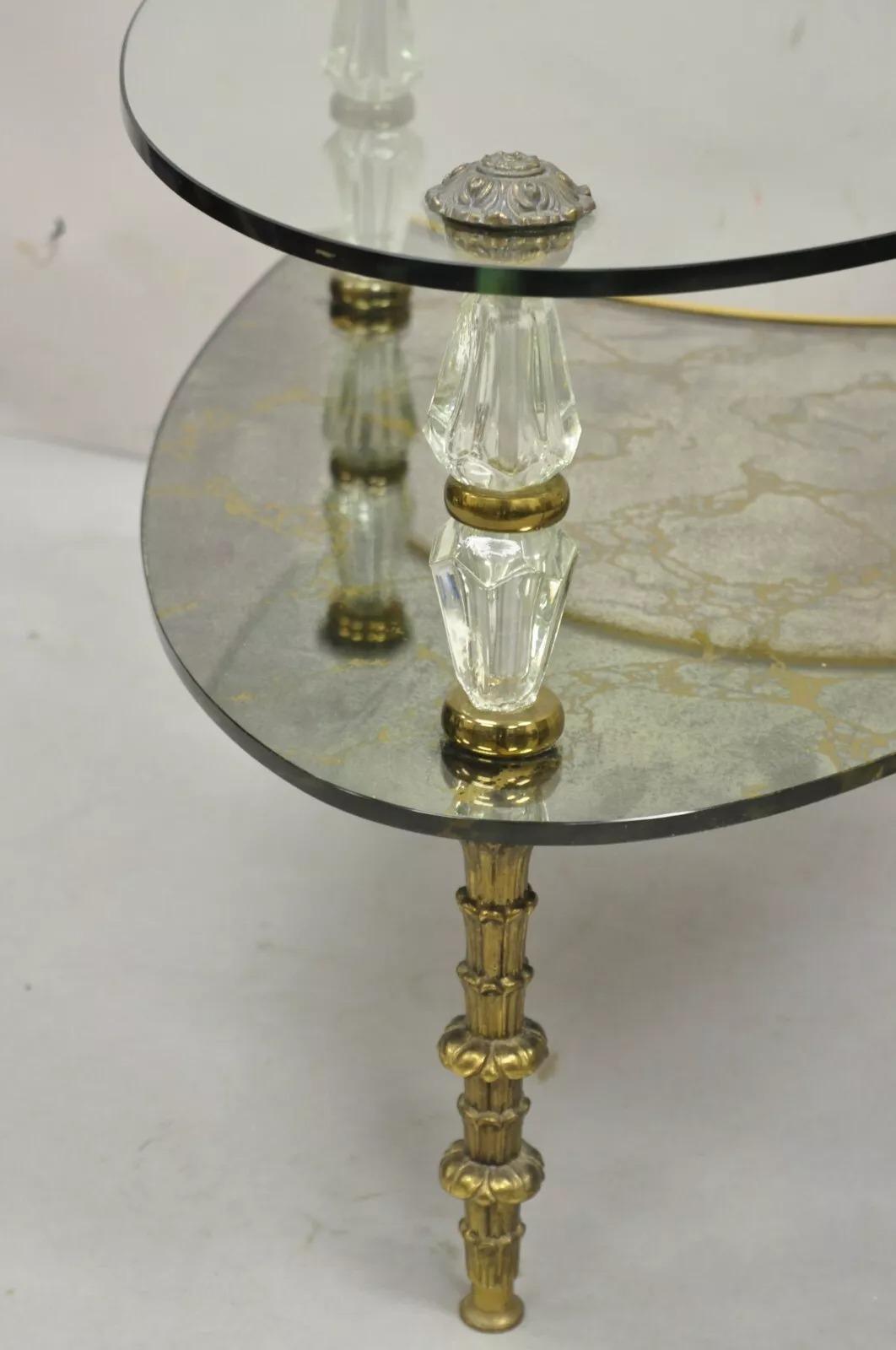 Pareja de Mesas Auxiliares de Cristal Églomisé Italiano Vintage Hollywood Regency de Dos Pisos en Bueno estado para la venta en Philadelphia, PA