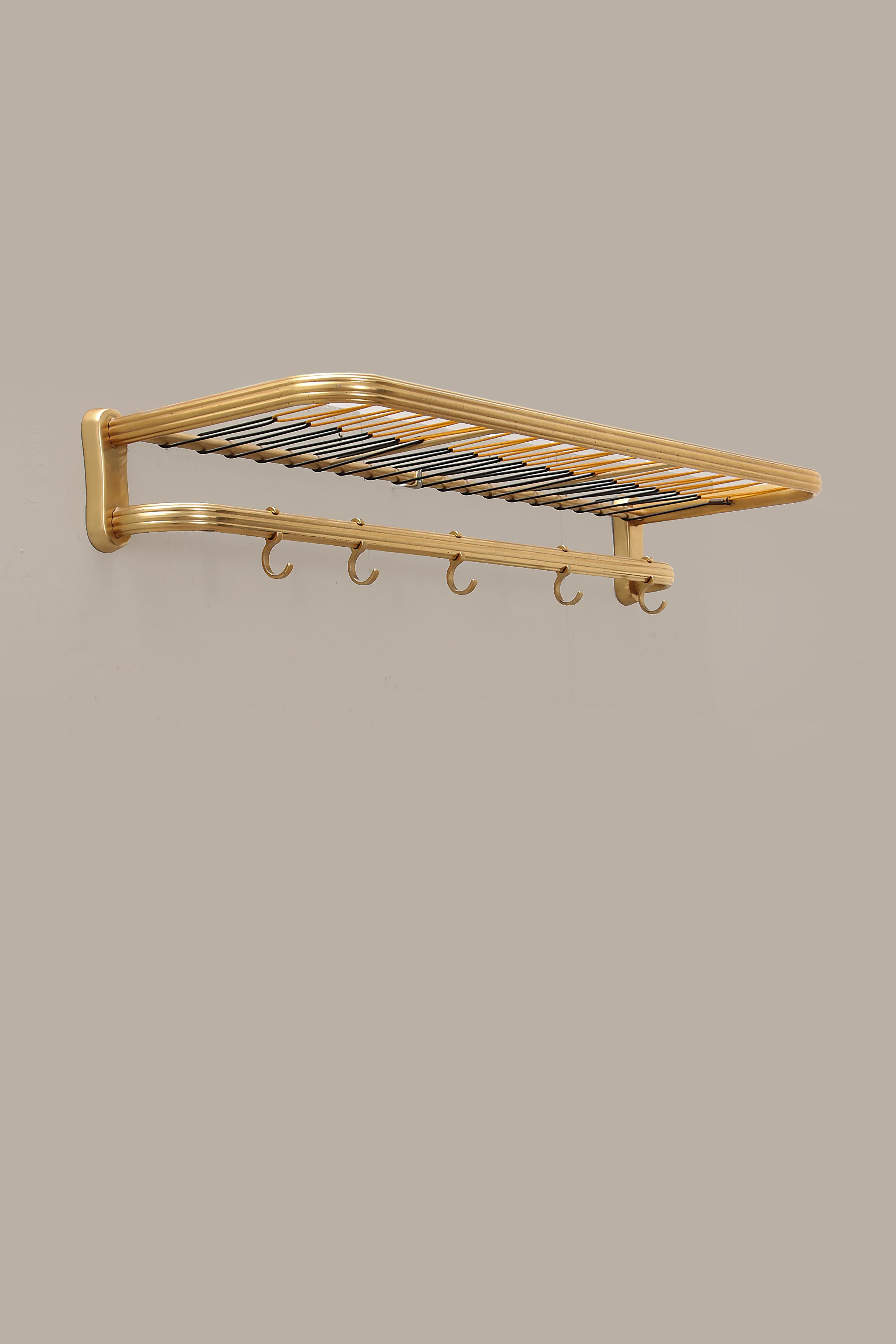 Aluminum gold colored coat rack from Germany.

There is an extra rack under the top rack, with 5 hooks.

Probably made in the 60's now completely hip again.

Beautiful model for your hall or bedroom.

This is a train model with beautiful